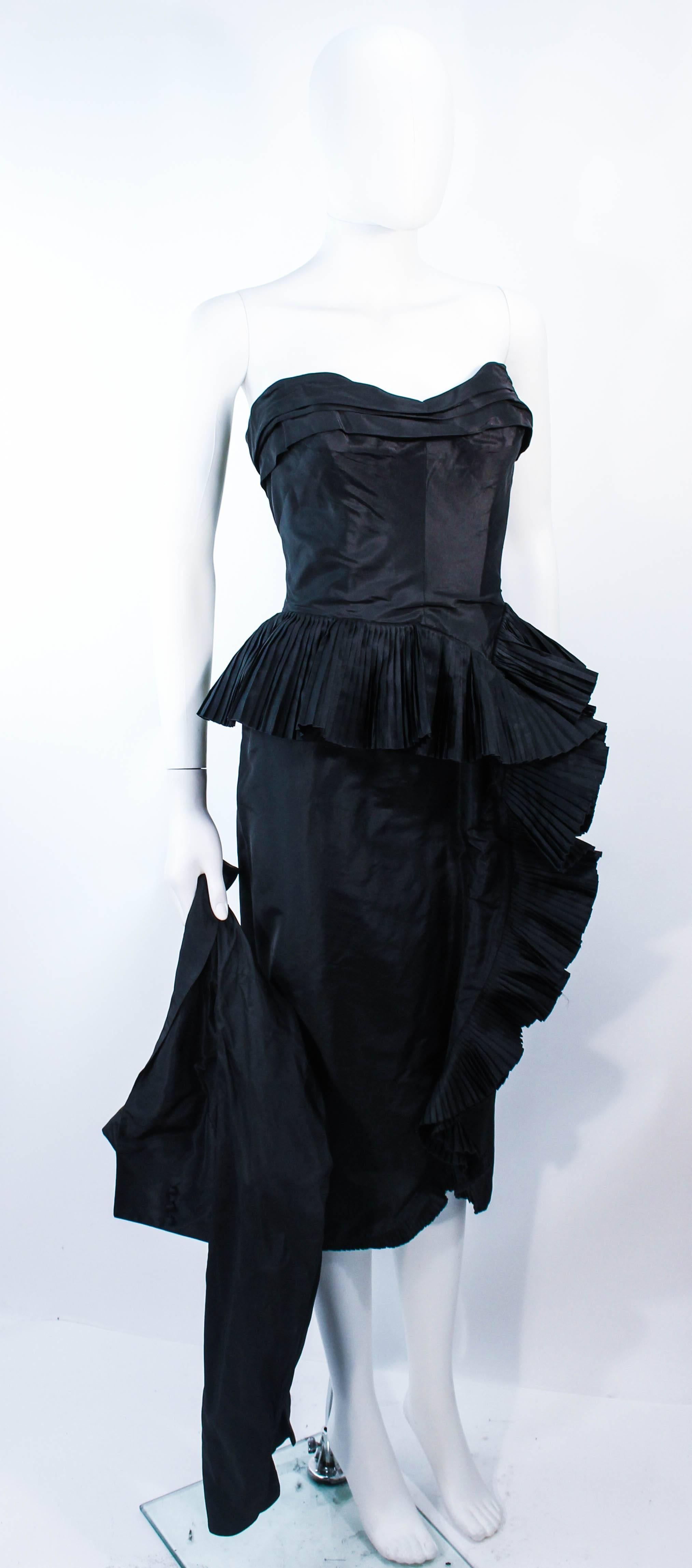 IRENE robe de cocktail et veste en soie noire à volants en cascade taille 4 Excellent état - En vente à Los Angeles, CA