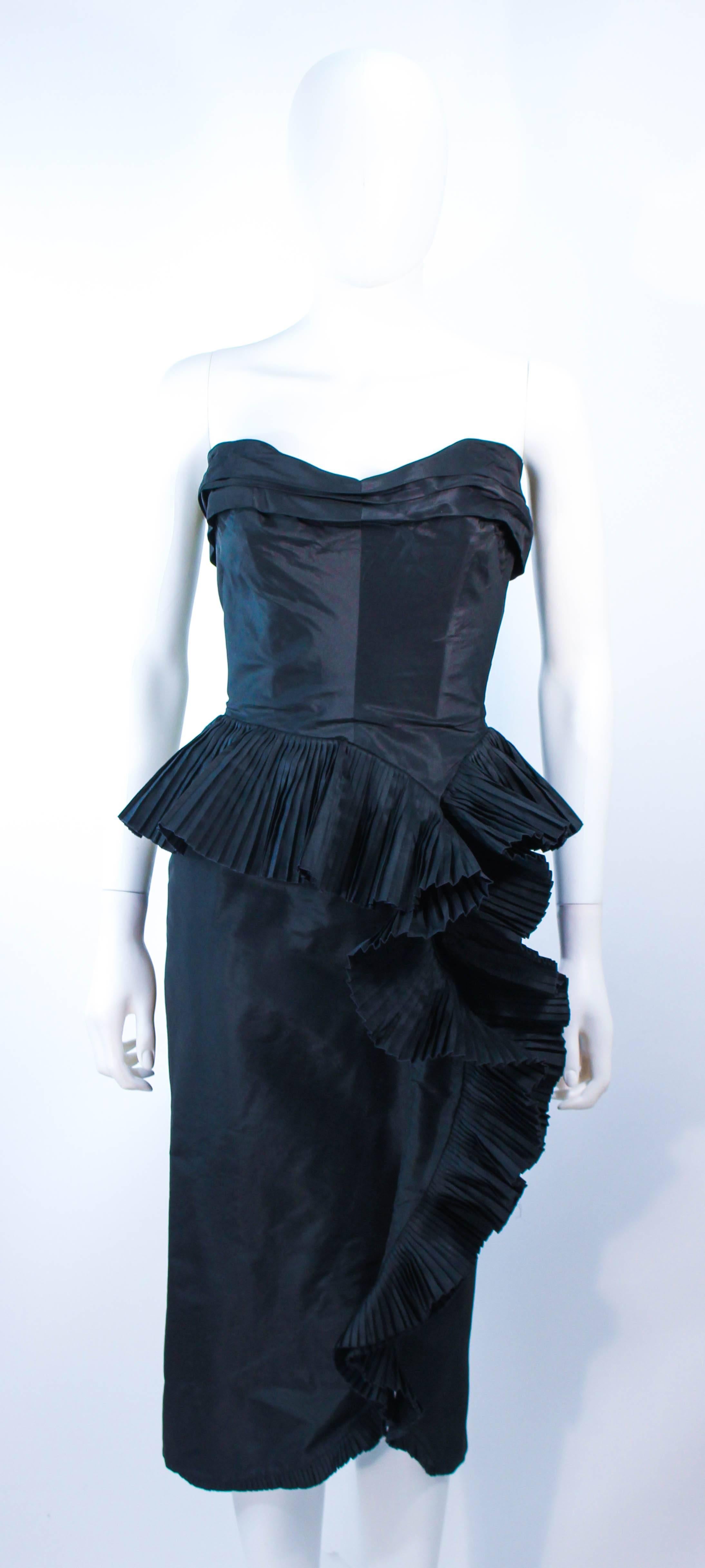 IRENE robe de cocktail et veste en soie noire à volants en cascade taille 4 en vente 1