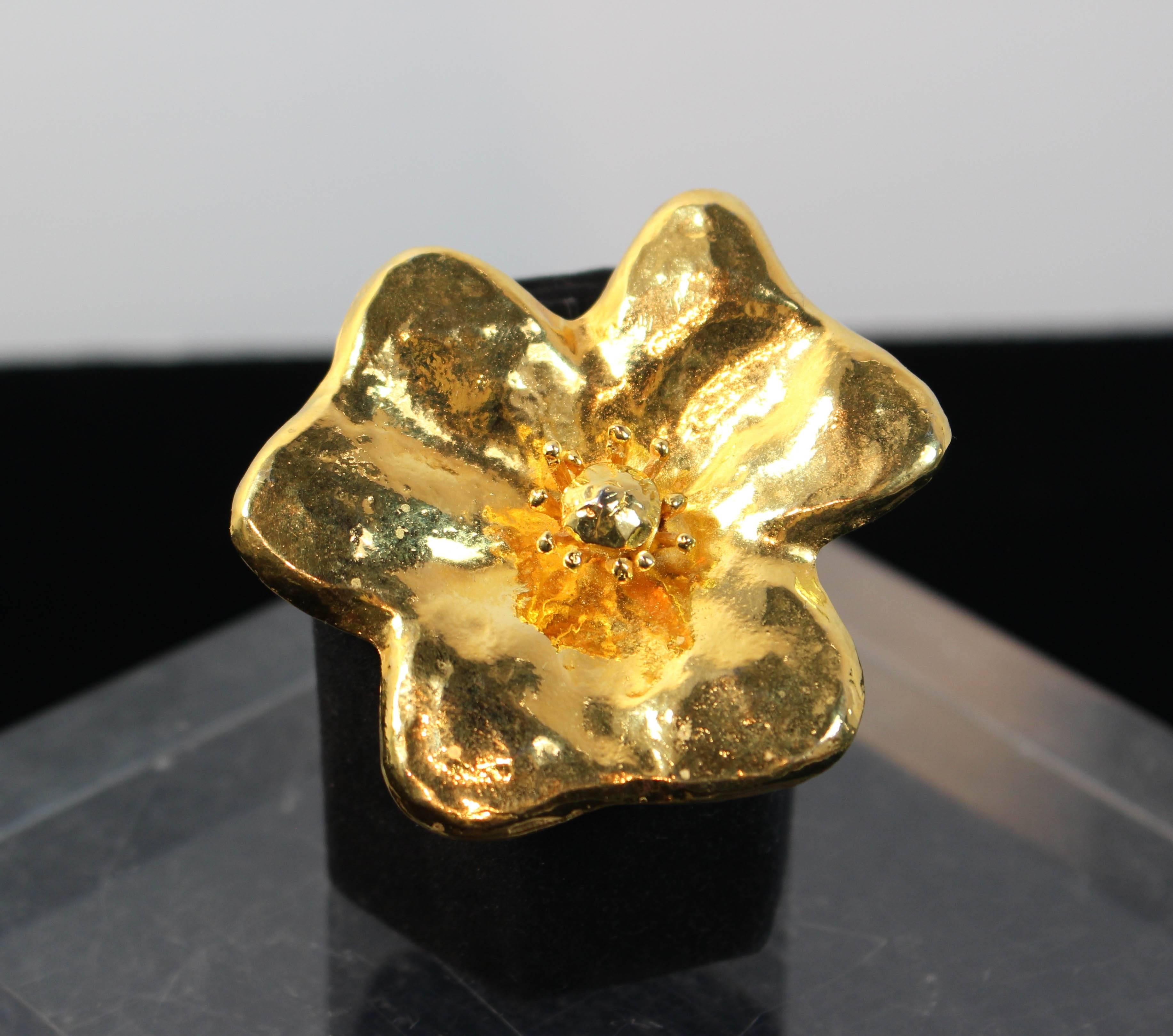 YVES SAINT LAURENT Rive Gauche Vintage Gold Tone Flower Brooch In Excellent Condition In Los Angeles, CA
