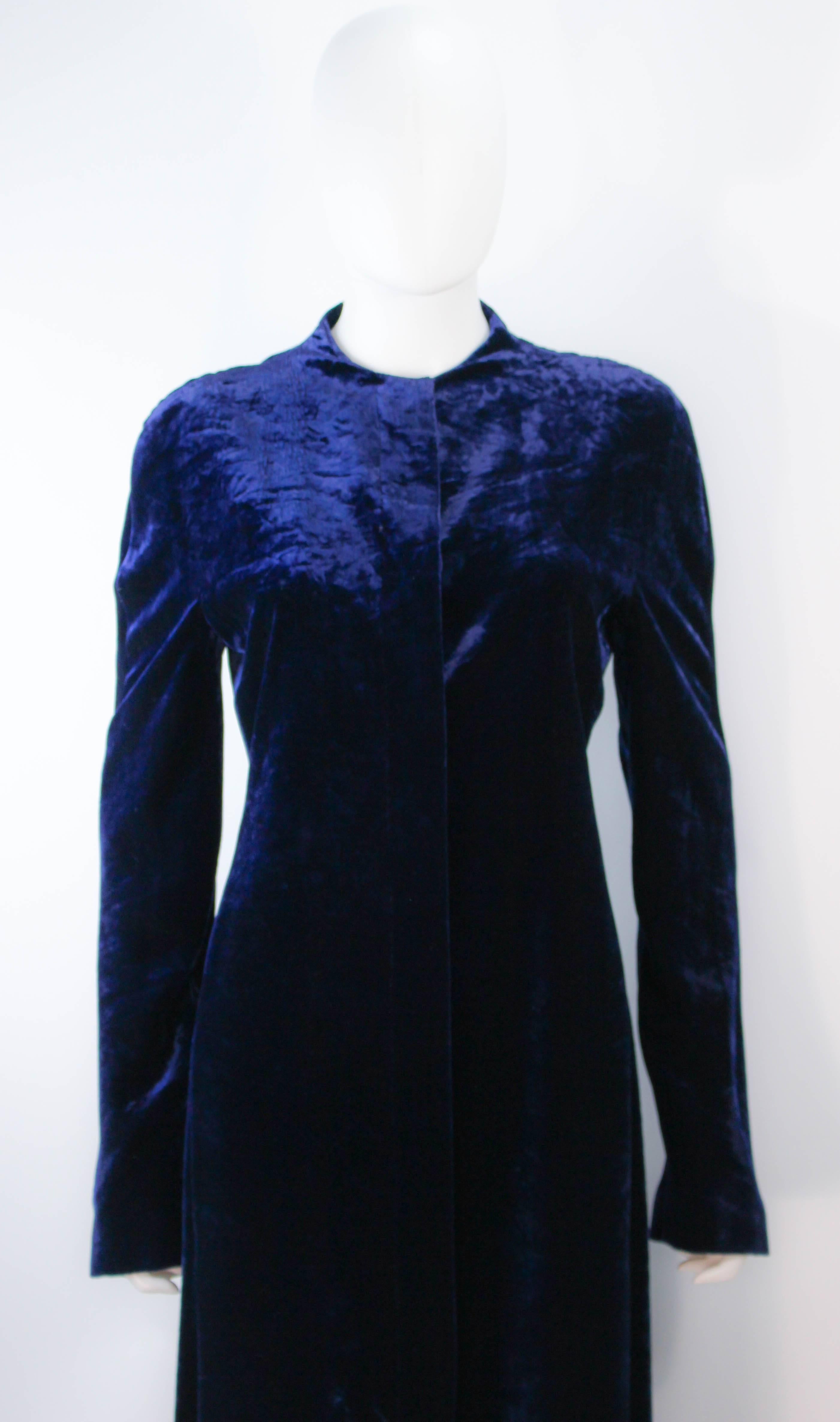 KRIZIA Royal Midnight Blue Velvet Coat Size 42 In Excellent Condition In Los Angeles, CA