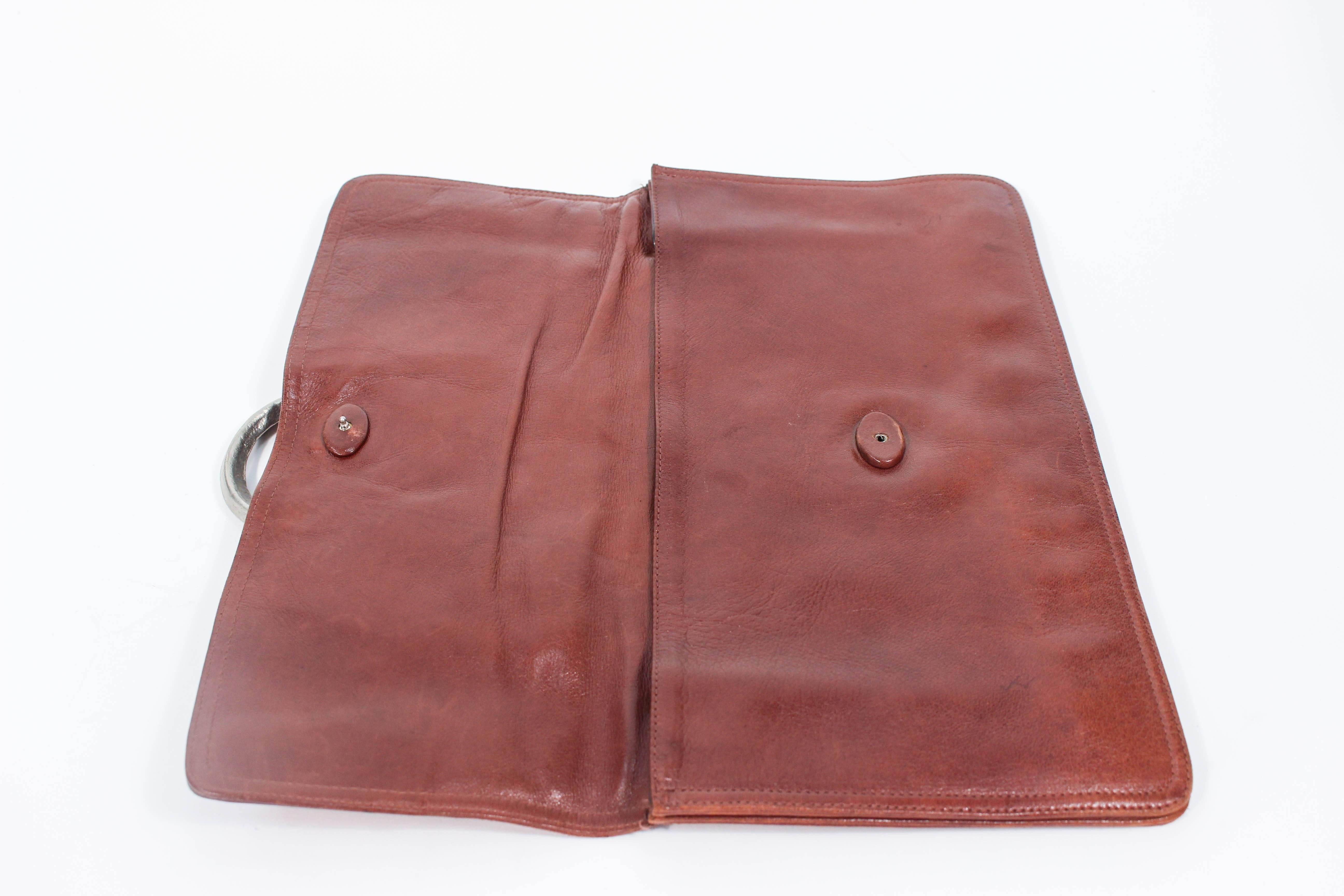 BOTTEGA VENETA Vintage Cognac Leather Clutch with Silver Ring Detail In Excellent Condition In Los Angeles, CA