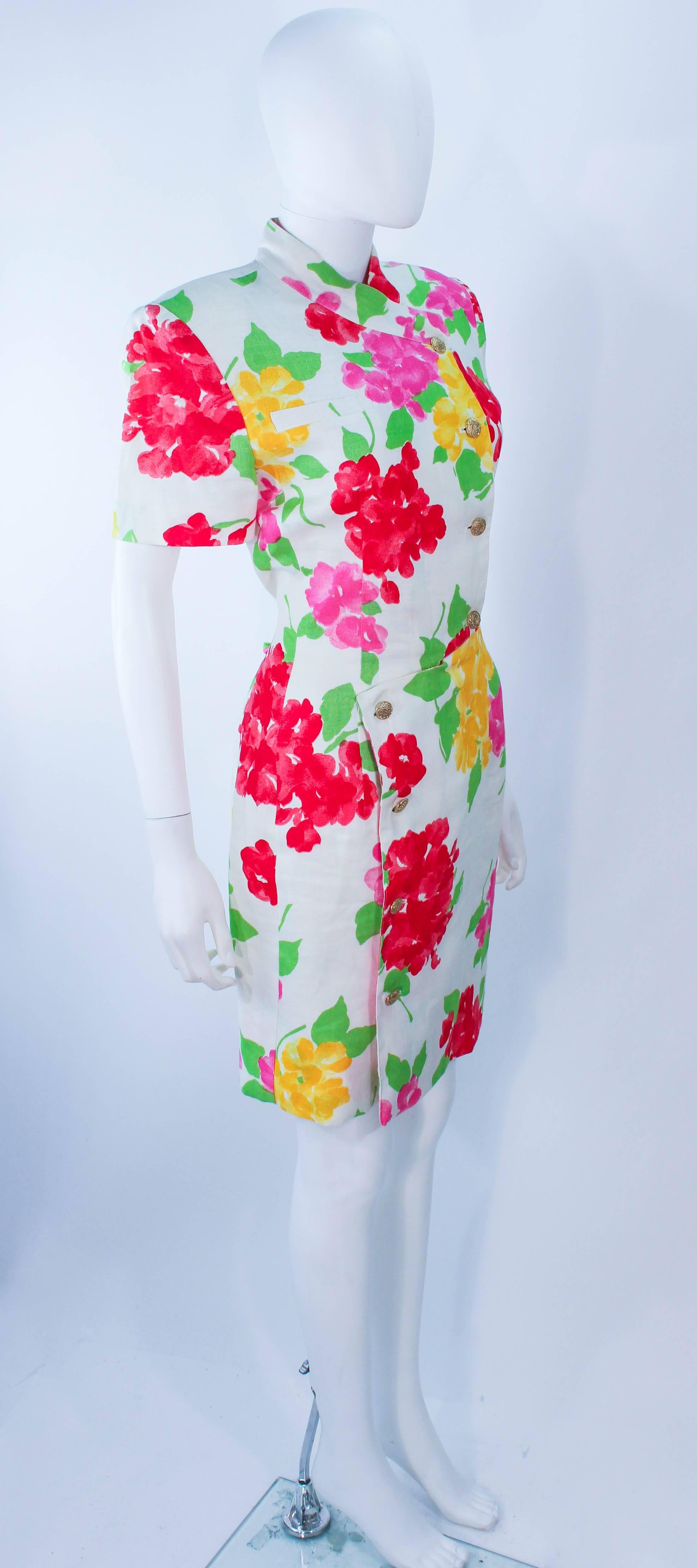 HANAE MORI White Floral Linen Dress with Gold Buttons Size 6 8 In Excellent Condition For Sale In Los Angeles, CA