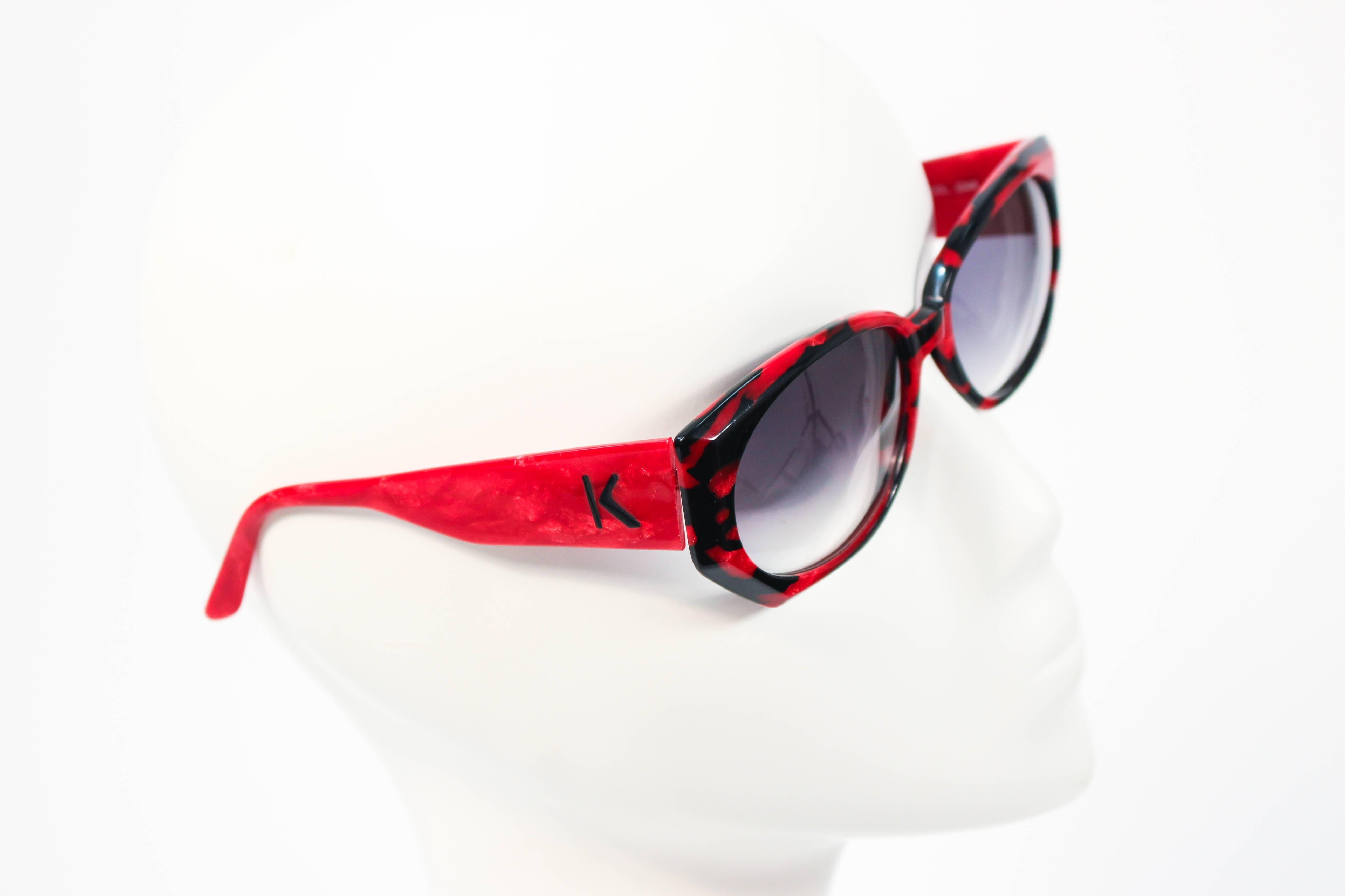 KRIZIA Vintage Black and Red Marbled Sunglasses Large Frame Italie Unisexe en vente