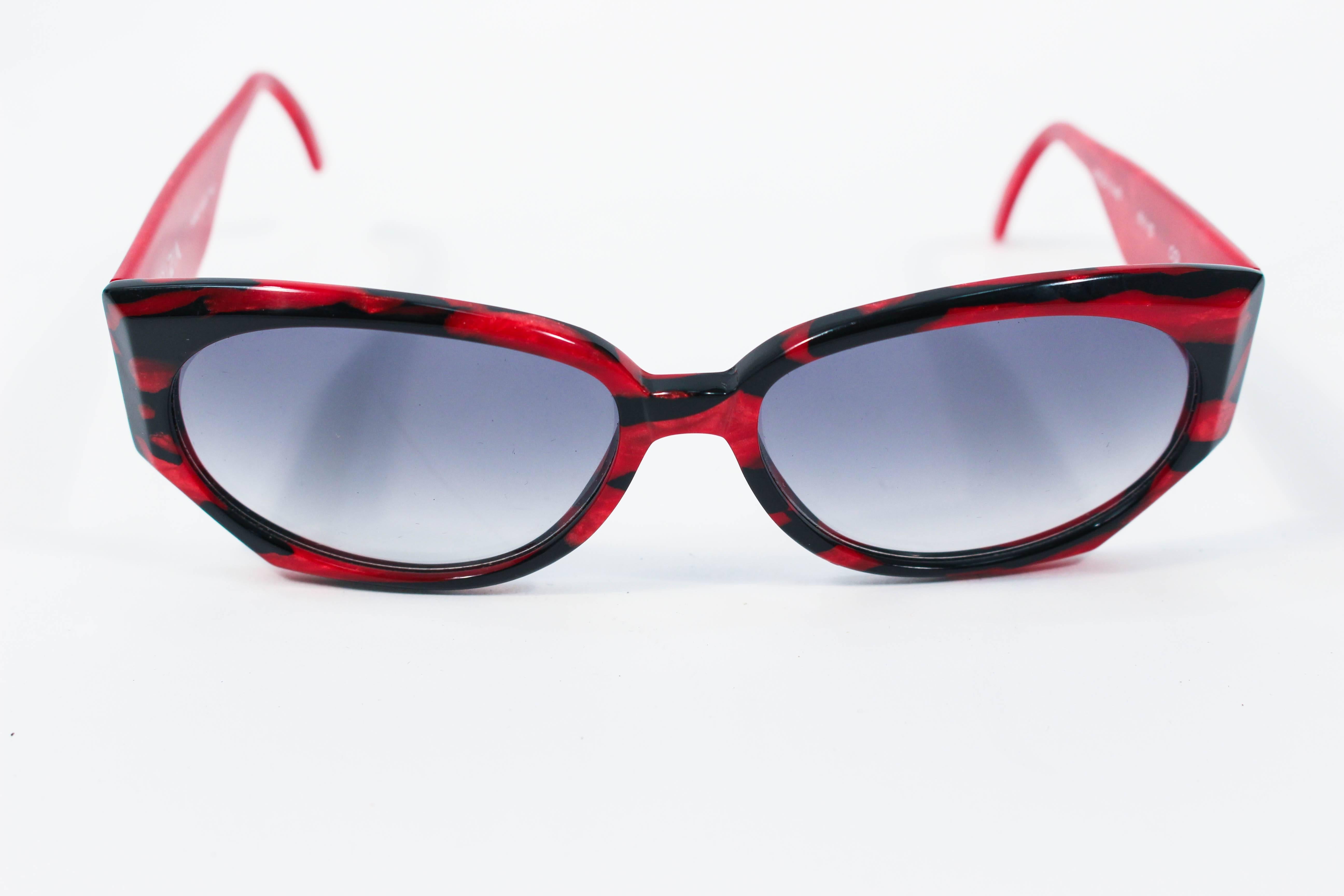 KRIZIA Vintage Black and Red Marbled Sunglasses Wide Frame Italy In Excellent Condition For Sale In Los Angeles, CA
