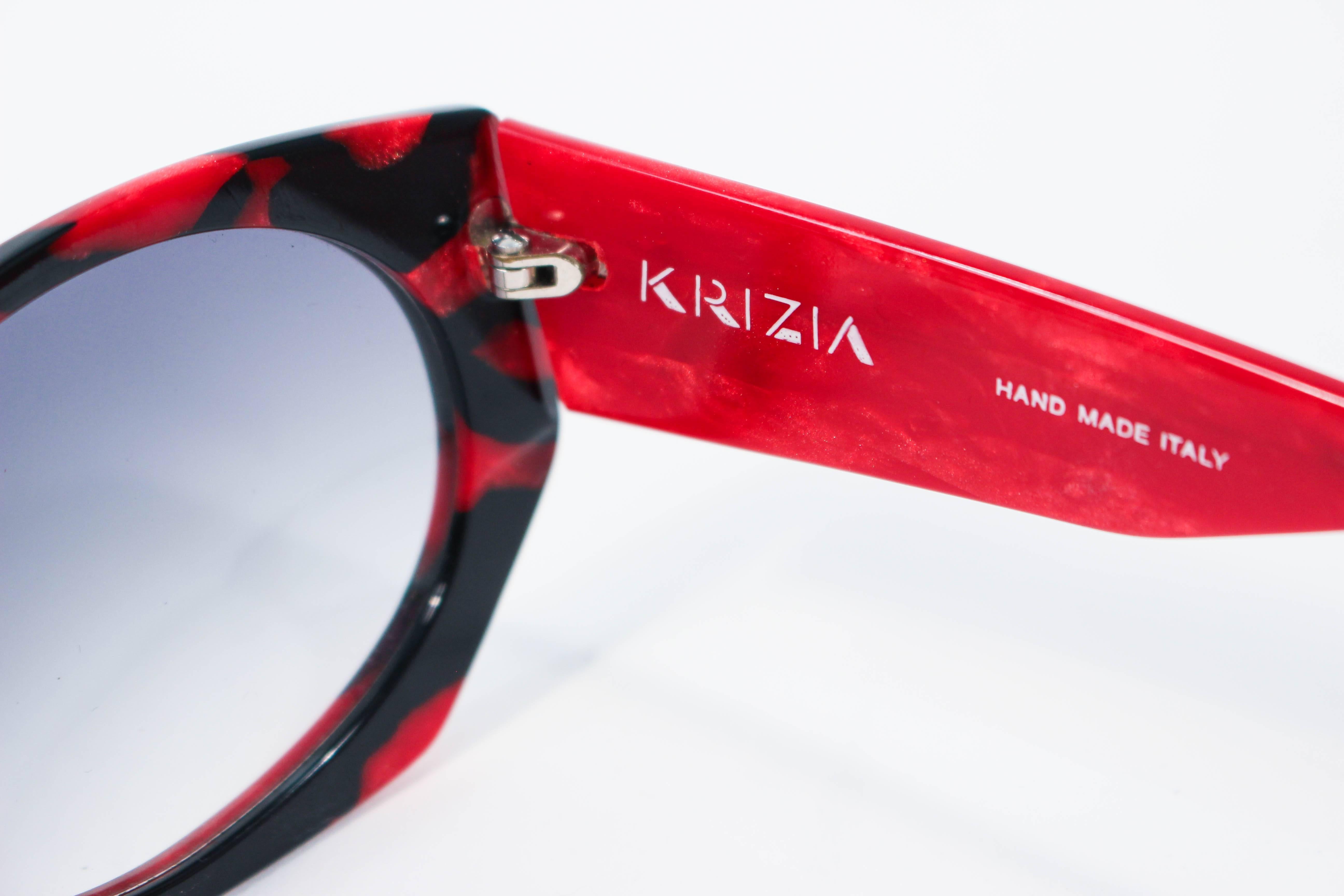 KRIZIA Vintage Black and Red Marbled Sunglasses Large Frame Italie en vente 5