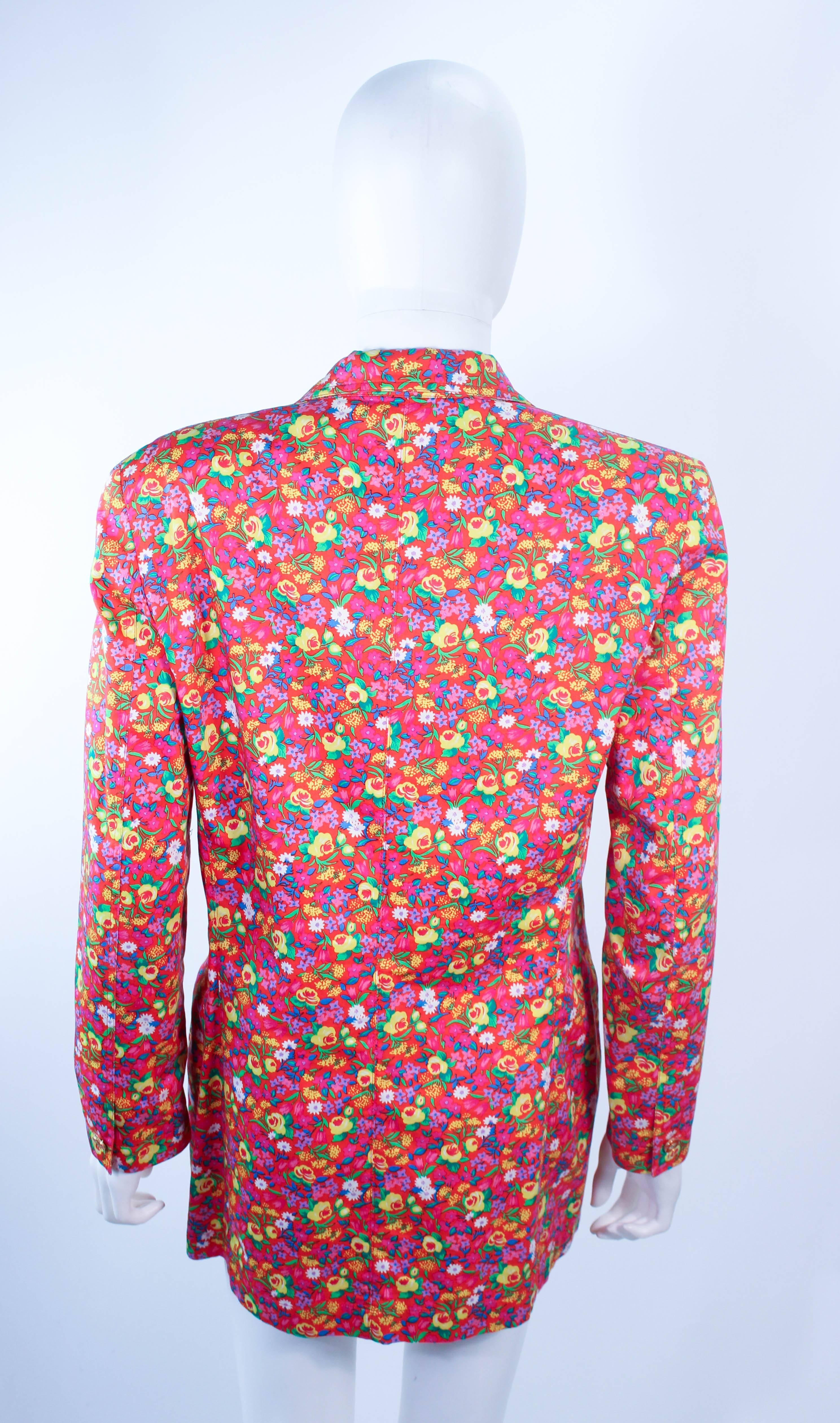 GIANNI VERSACE Vintage Floral Print Blazer with Medusa Buttons Size 8 10 In Excellent Condition For Sale In Los Angeles, CA