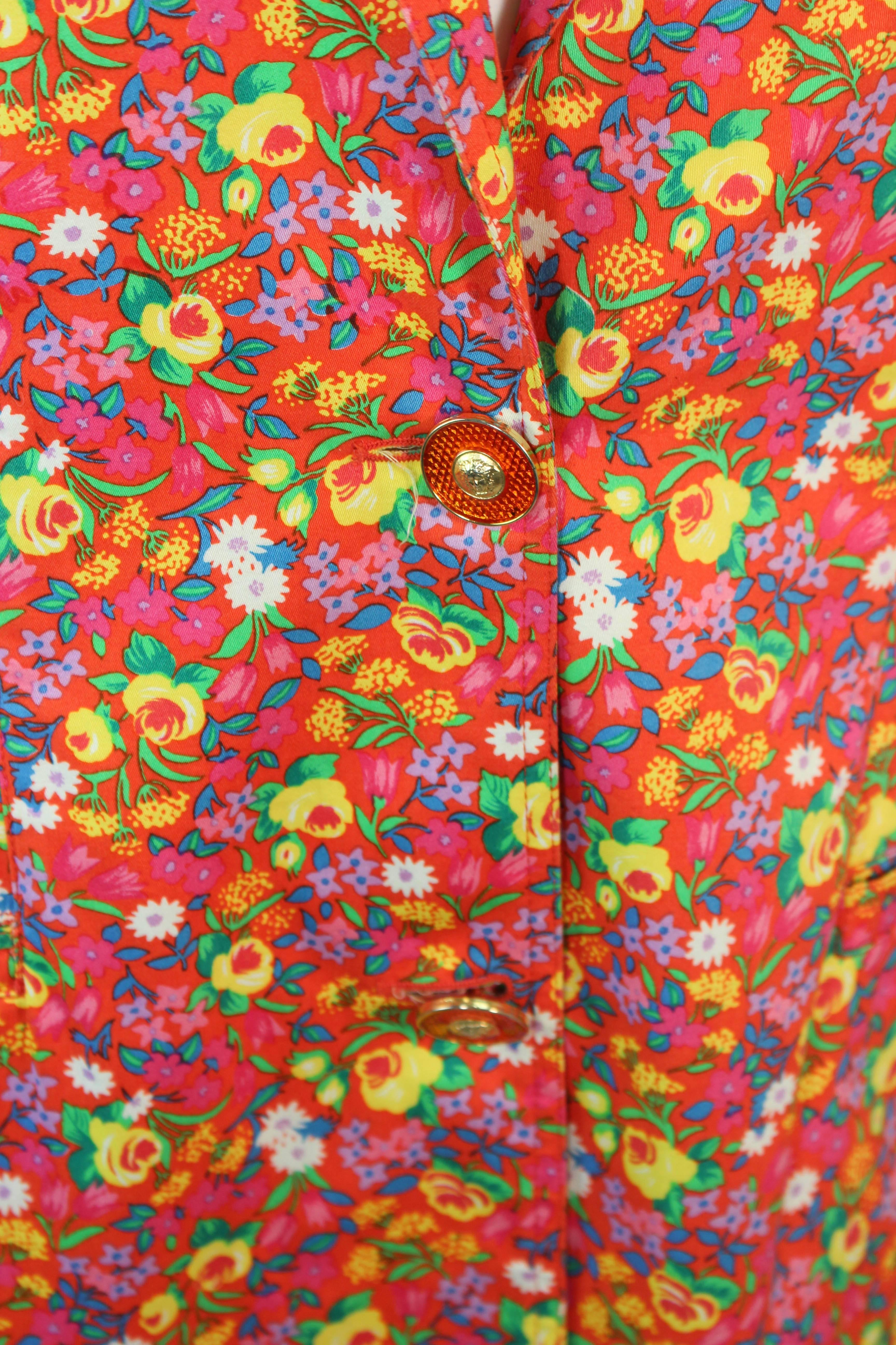 GIANNI VERSACE Blazer vintage con stampa floreale e bottoni Medusa Taglia 8 10 in vendita 4