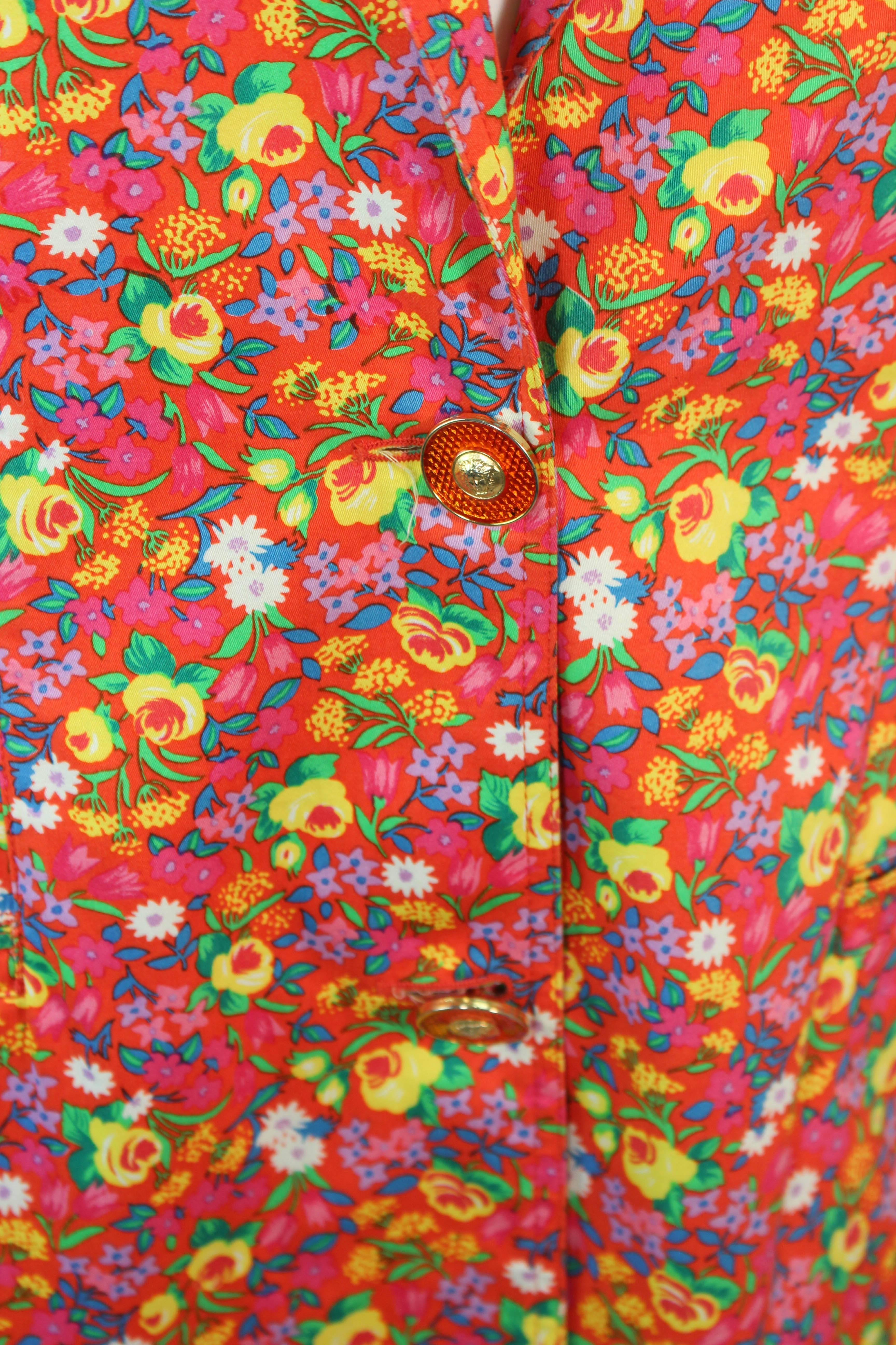 GIANNI VERSACE Vintage Floral Print Blazer with Medusa Buttons Size 8 10 For Sale 1