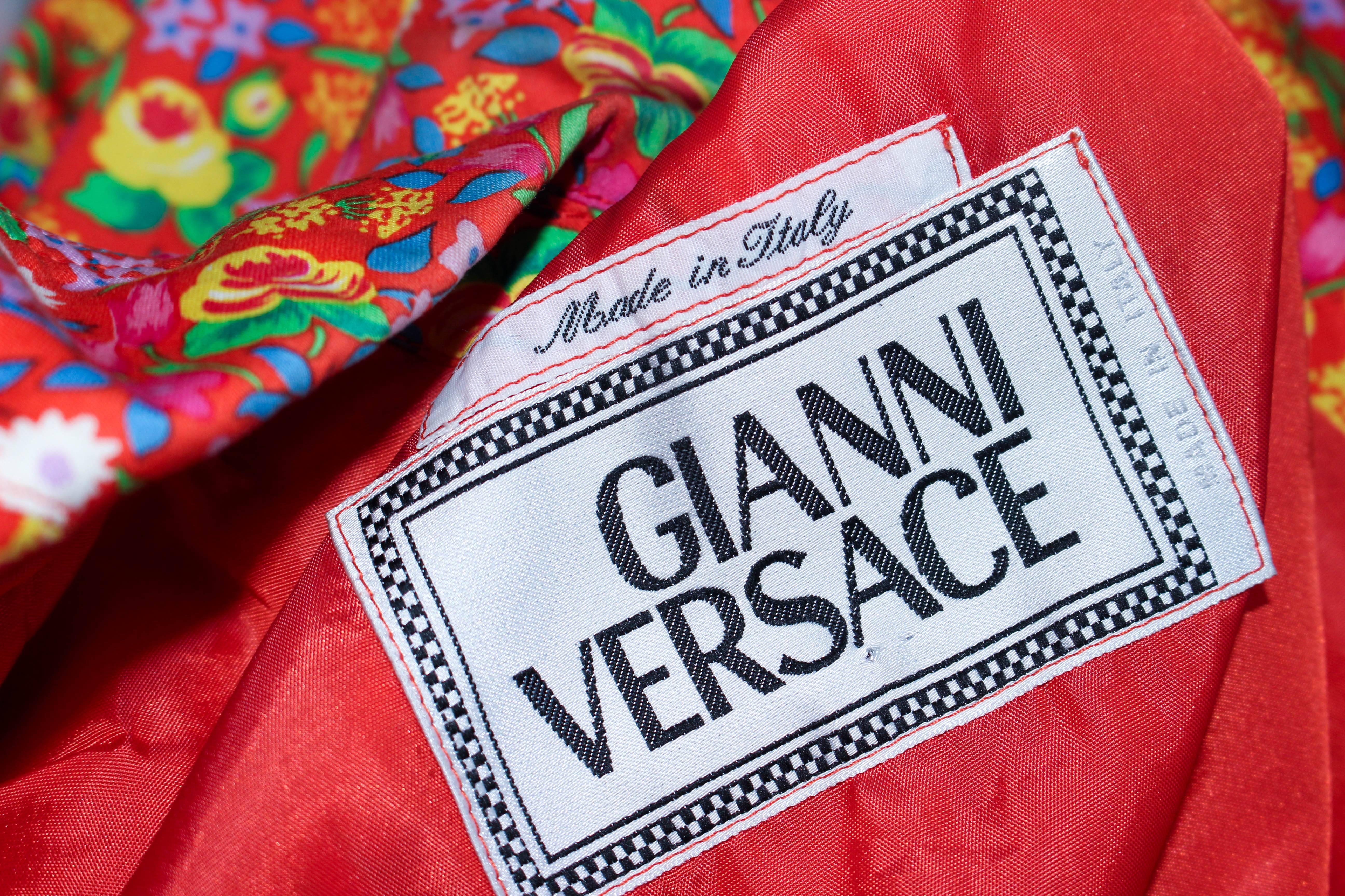 GIANNI VERSACE Vintage Floral Print Blazer with Medusa Buttons Size 8 10 For Sale 2
