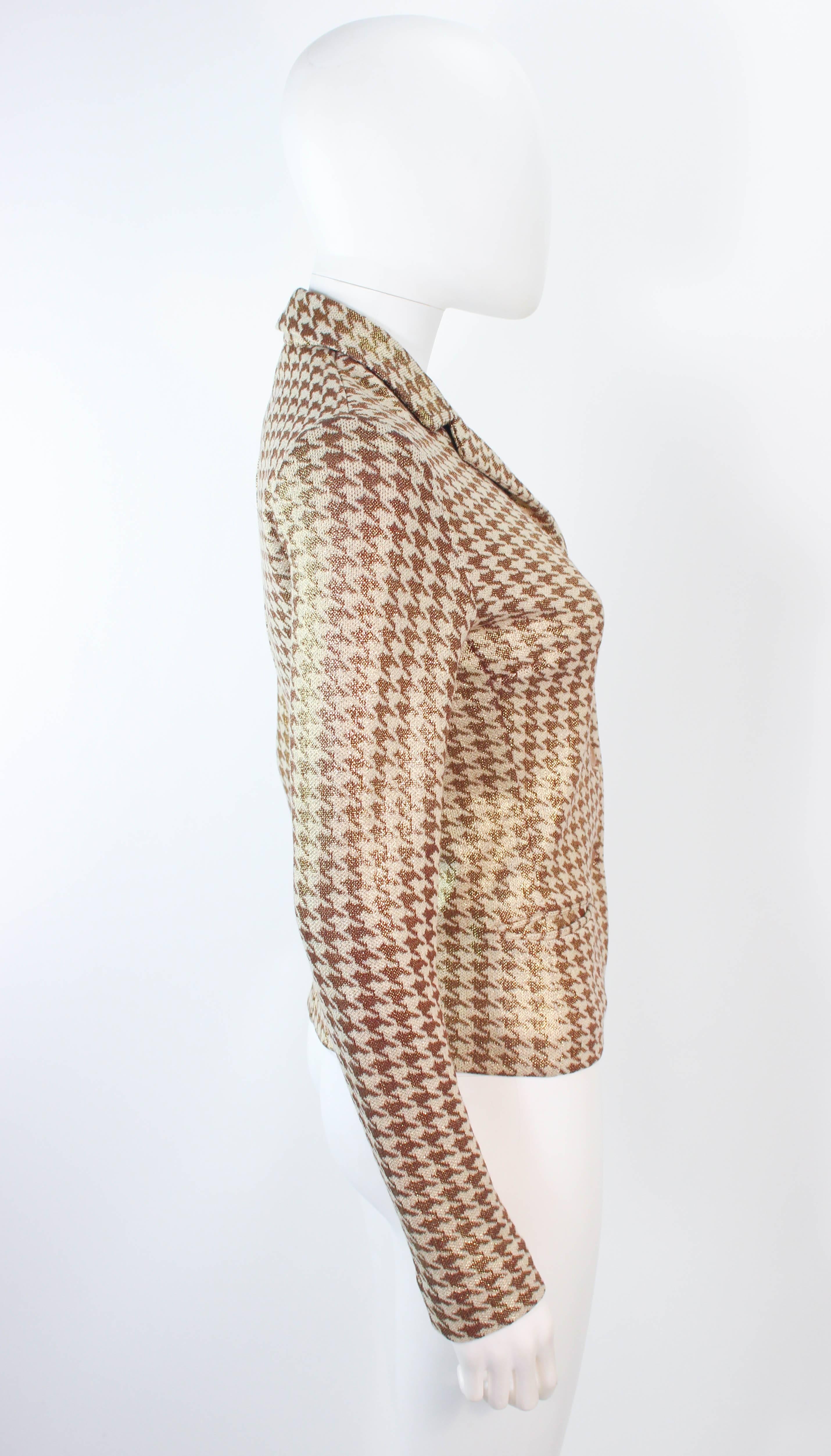 MISSONI Gold and Cream Metallic Houndstooth Stretch Blazer Size 40 In Excellent Condition For Sale In Los Angeles, CA