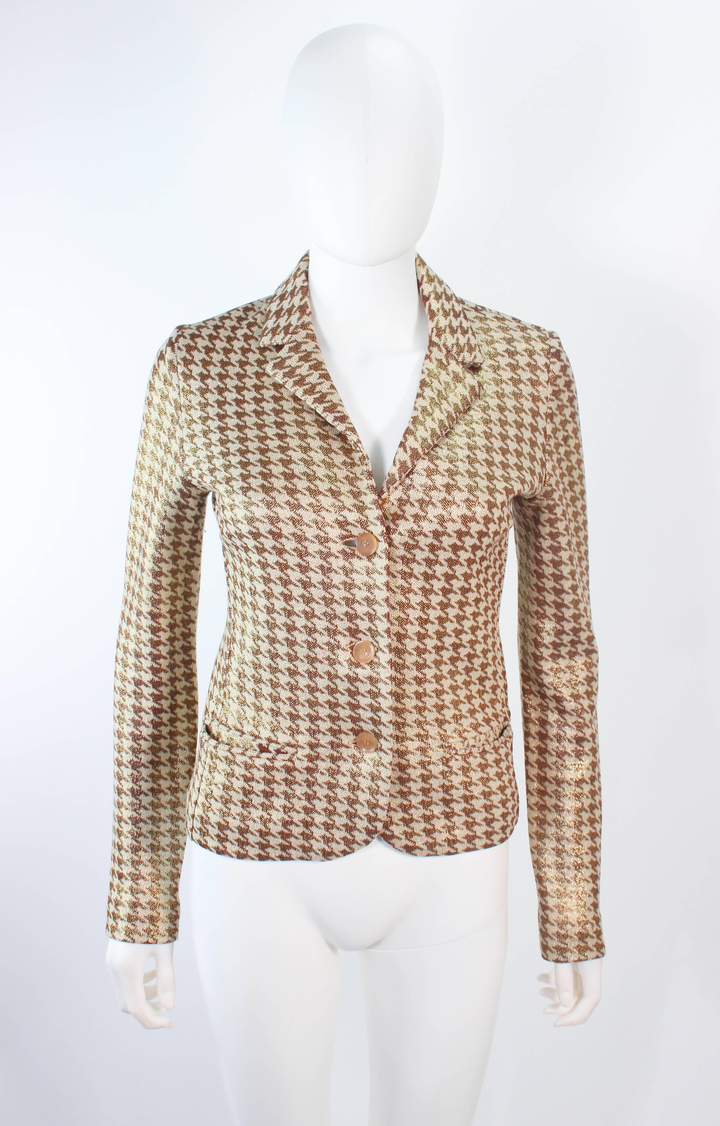 This Missoni blazer is composed of a gold and cream metallic knit with a houndstooth pattern. There are center front button closures with front pockets. In excellent pre-owned condition.

**Please cross-reference measurements for personal accuracy.