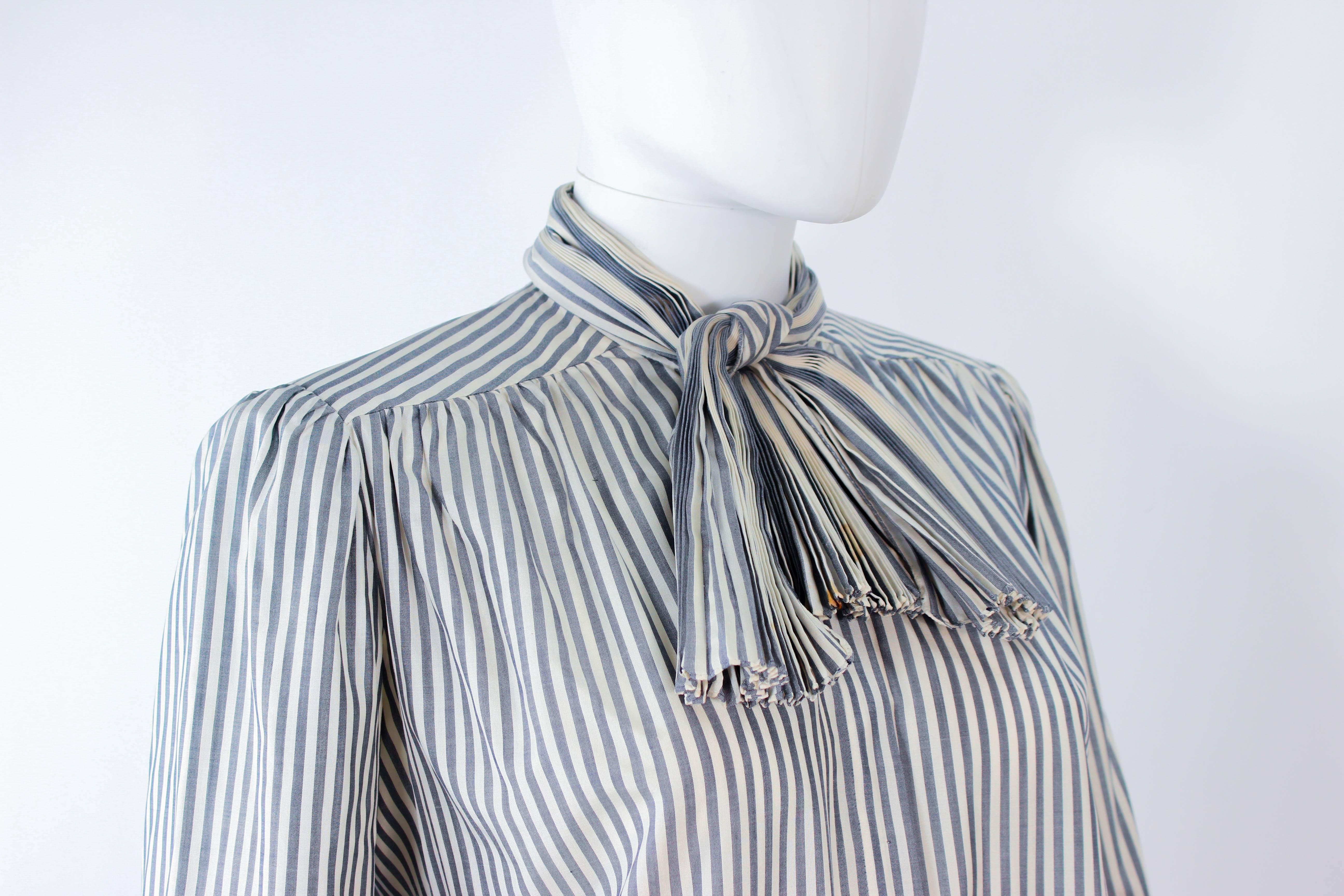 VALENTINO Vintage Blue and White Pinstripe Blouse with Pleated Bow Size 6 In Good Condition For Sale In Los Angeles, CA