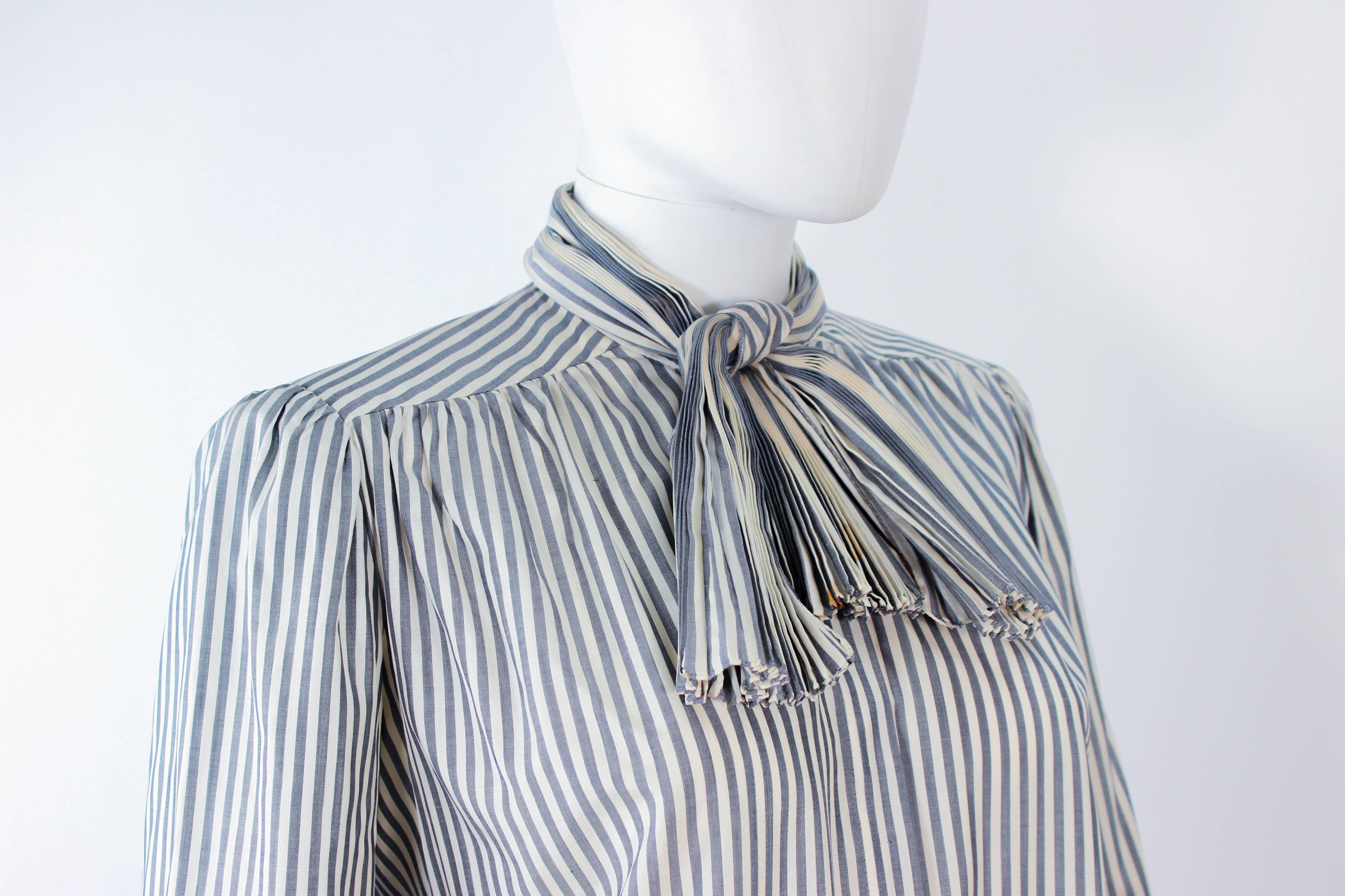 VALENTINO Vintage Blue and White Pinstripe Blouse with Pleated Bow Size 6 In Good Condition In Los Angeles, CA
