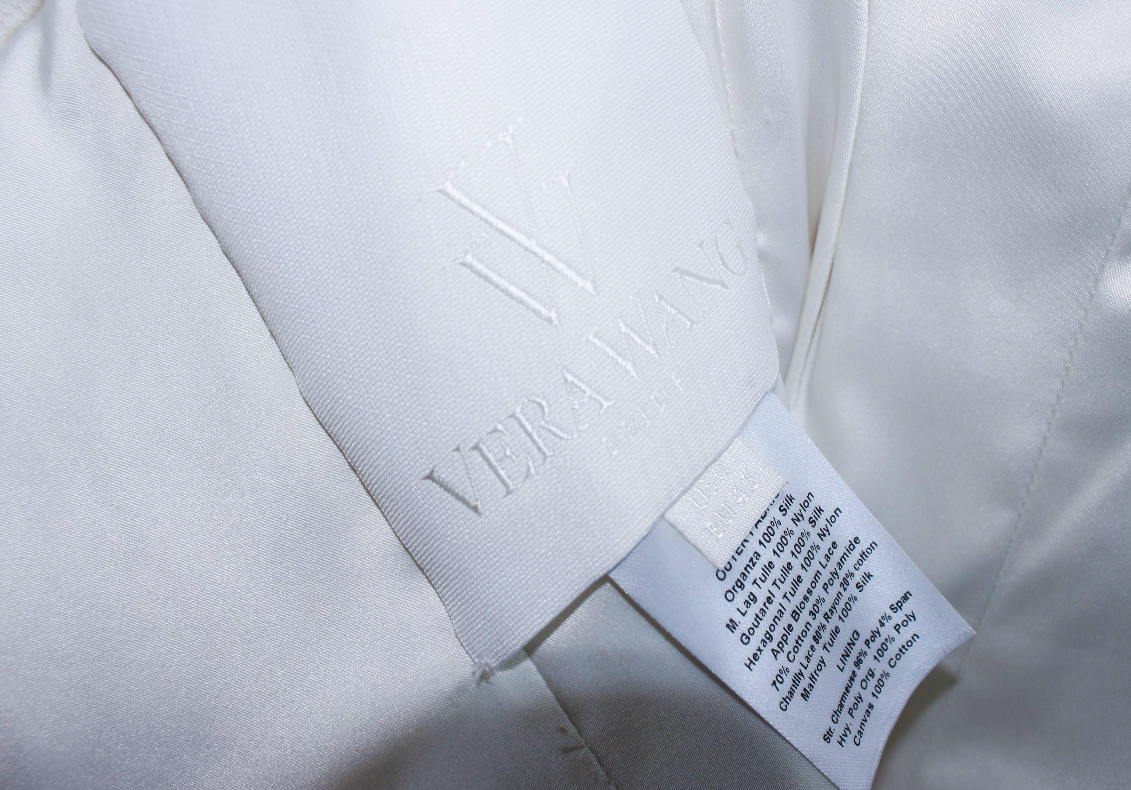 VERA WANG Weißes Hochzeitskleid aus Tüll und Spitze mit gerafftem Bustier Größe 4 10K im Angebot 4