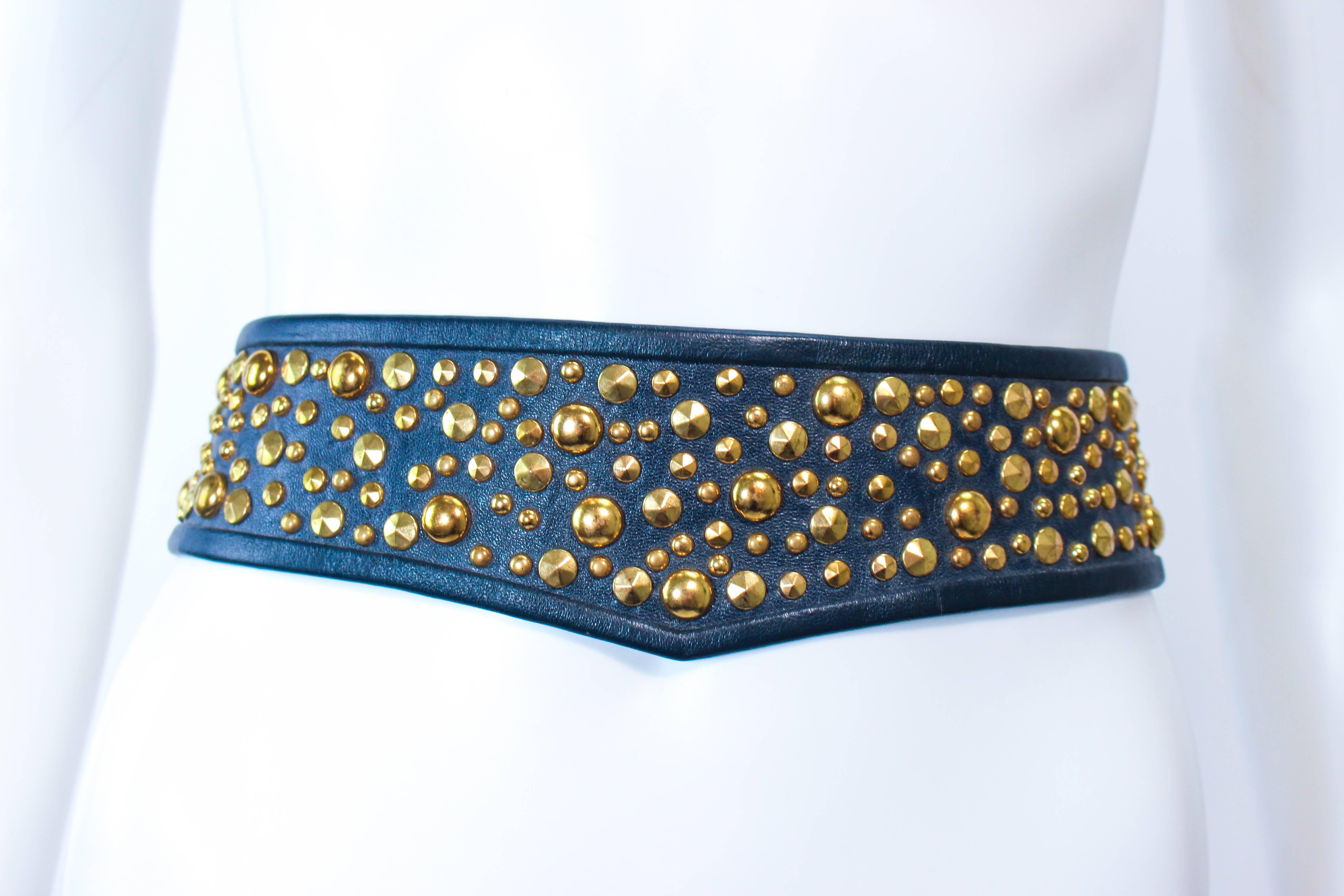 GALANOS Vinatge Navy Leather Gold Stud Applique Belt Size 4 6 In Excellent Condition In Los Angeles, CA