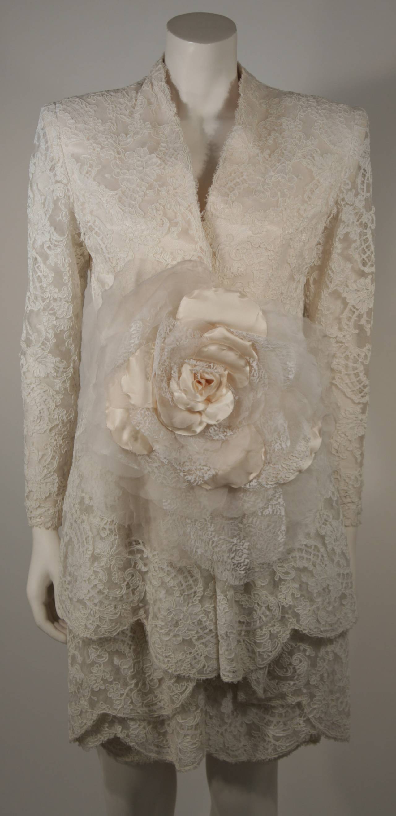 Galanos White Silk Lace Cocktail Dress with Rose Detail Size 2 In Excellent Condition In Los Angeles, CA