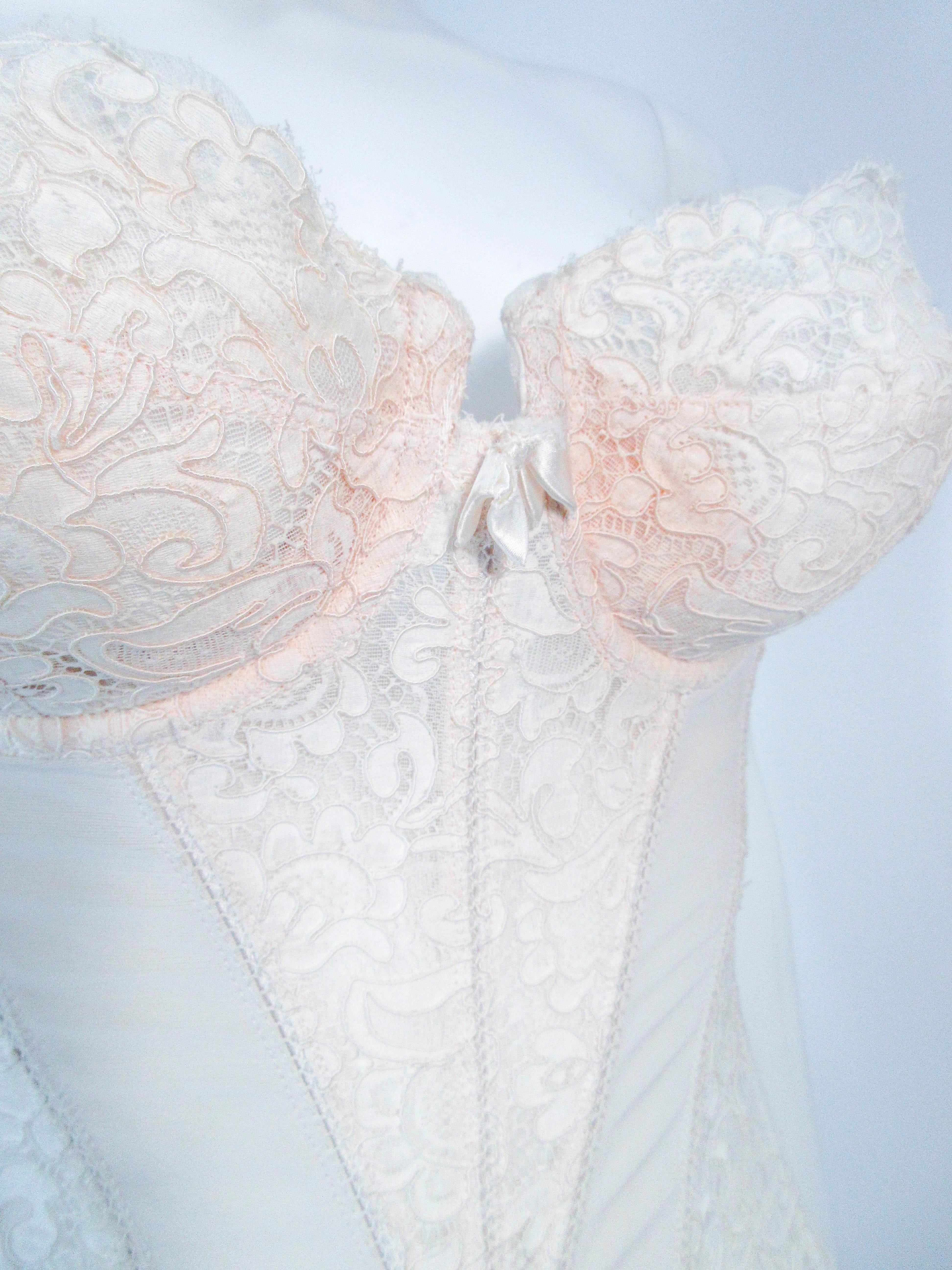 WARNER IMPORTS CHAMPS-ELYSESS COLLECTION White Merry Widow Size 35 In Excellent Condition In Los Angeles, CA