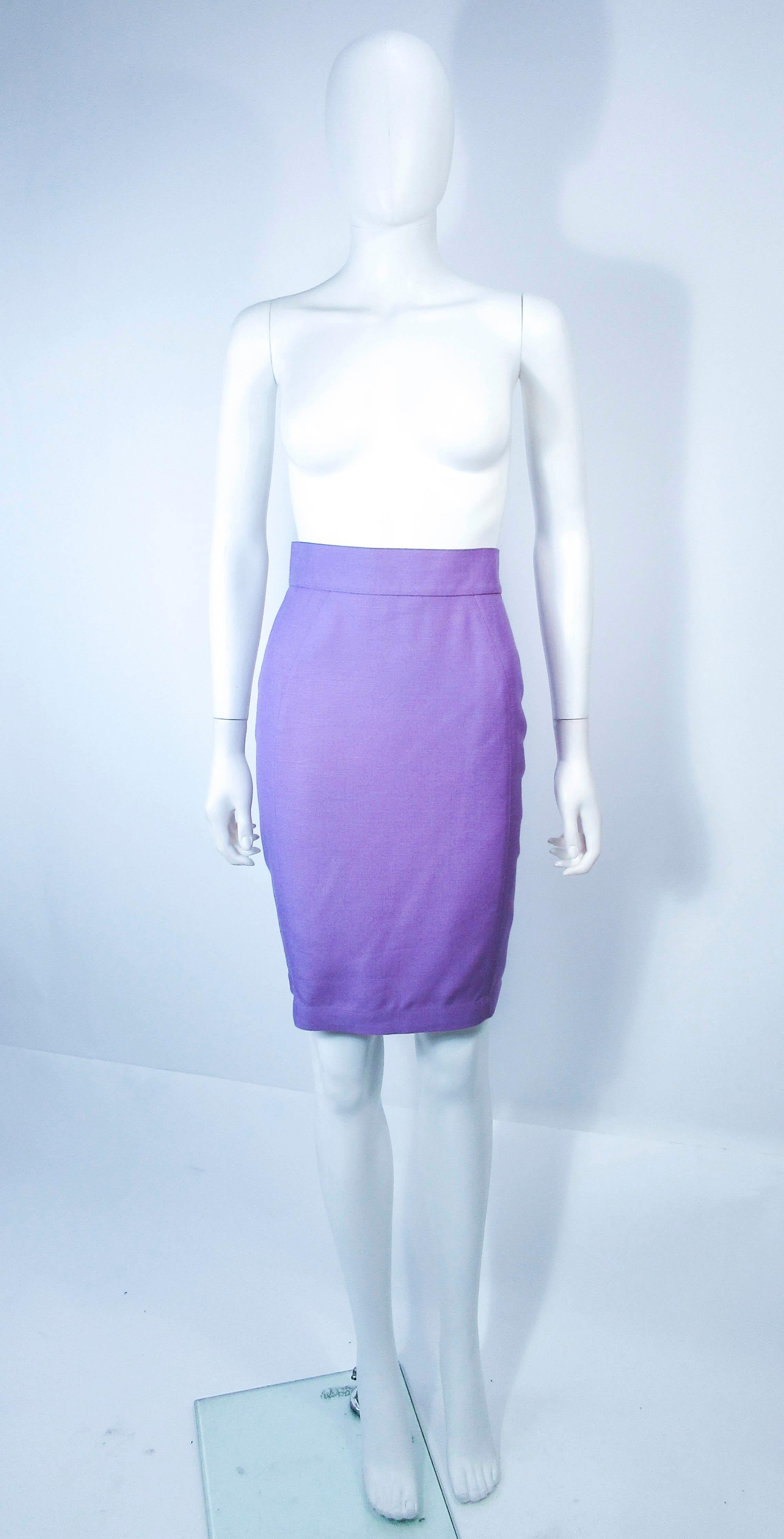 THIERRY MUGLER Fred Heyman Lavendelfarbener 2-tlg. Rock Anzug mit abstraktem Verschluss Größe 42 im Angebot 8