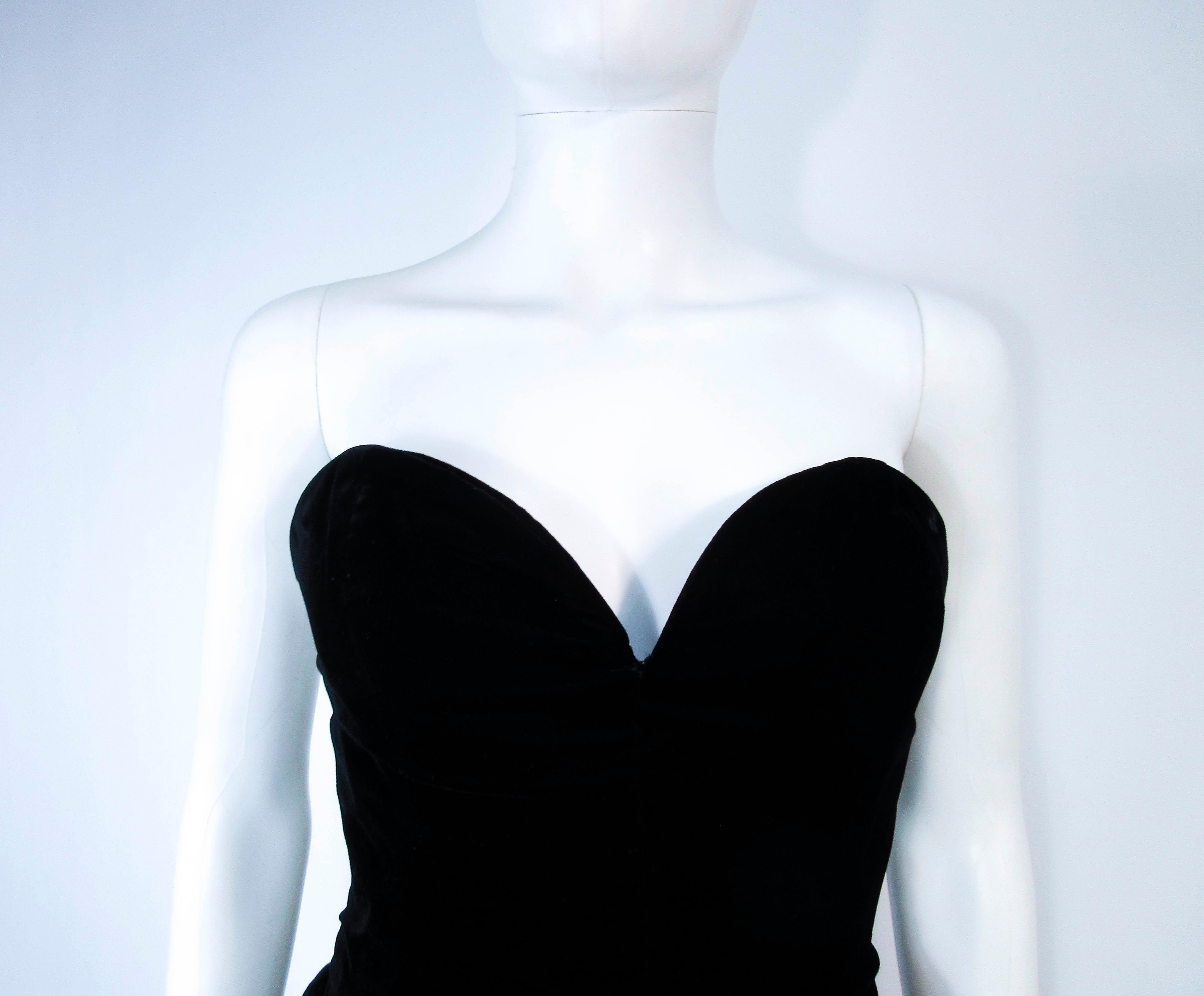 YVES SAINT LAURENT Schwarzes Samt-Cocktailkleid mit vollem Rock Größe 38 Damen im Angebot