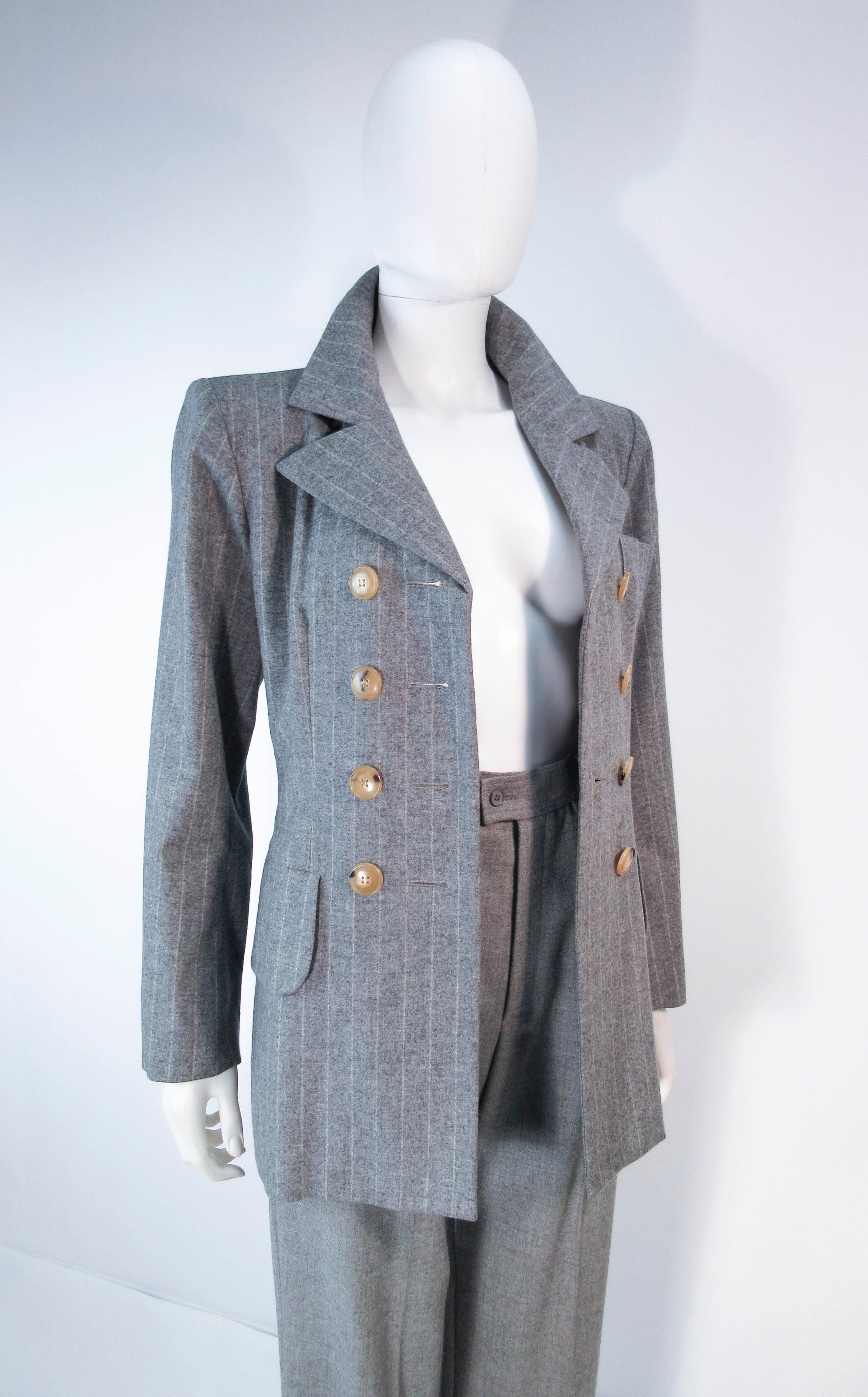 YVES SAINT LAURENT - Ensemble pantalon court à rayures en laine grise, taille 40 en vente 5
