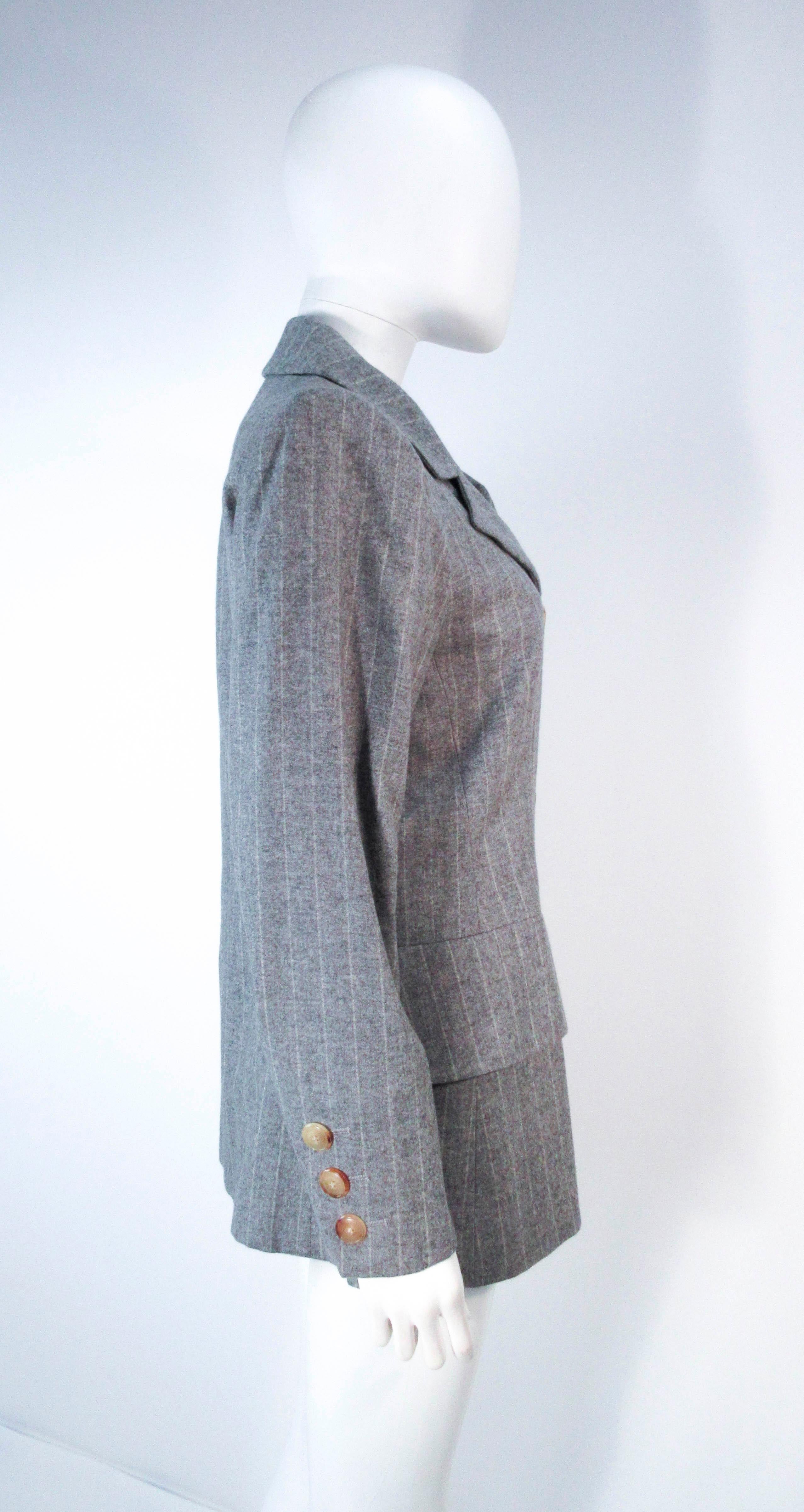 YVES SAINT LAURENT - Ensemble pantalon court à rayures en laine grise, taille 40 en vente 11