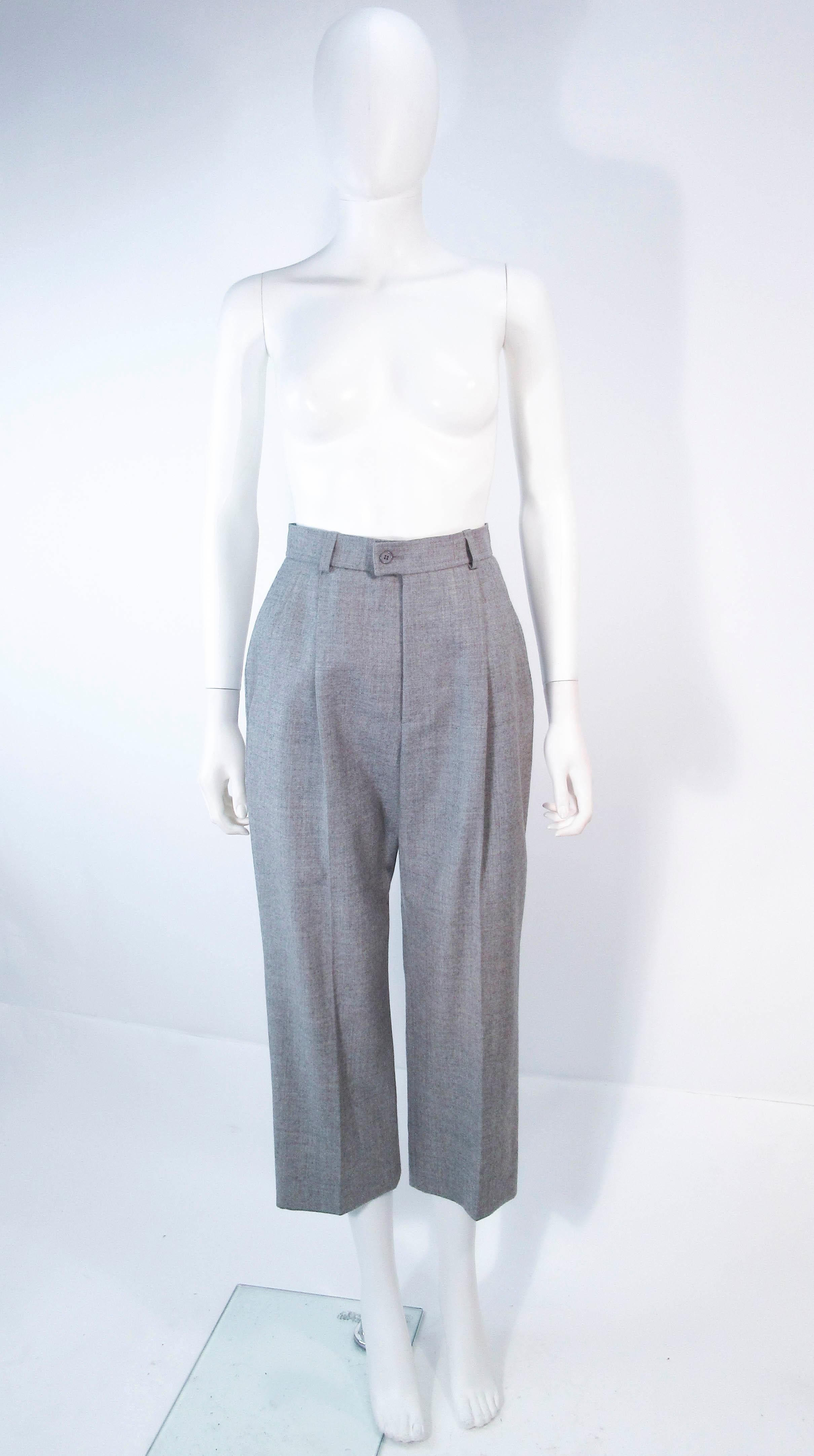 YVES SAINT LAURENT - Ensemble pantalon court à rayures en laine grise, taille 40 en vente 12