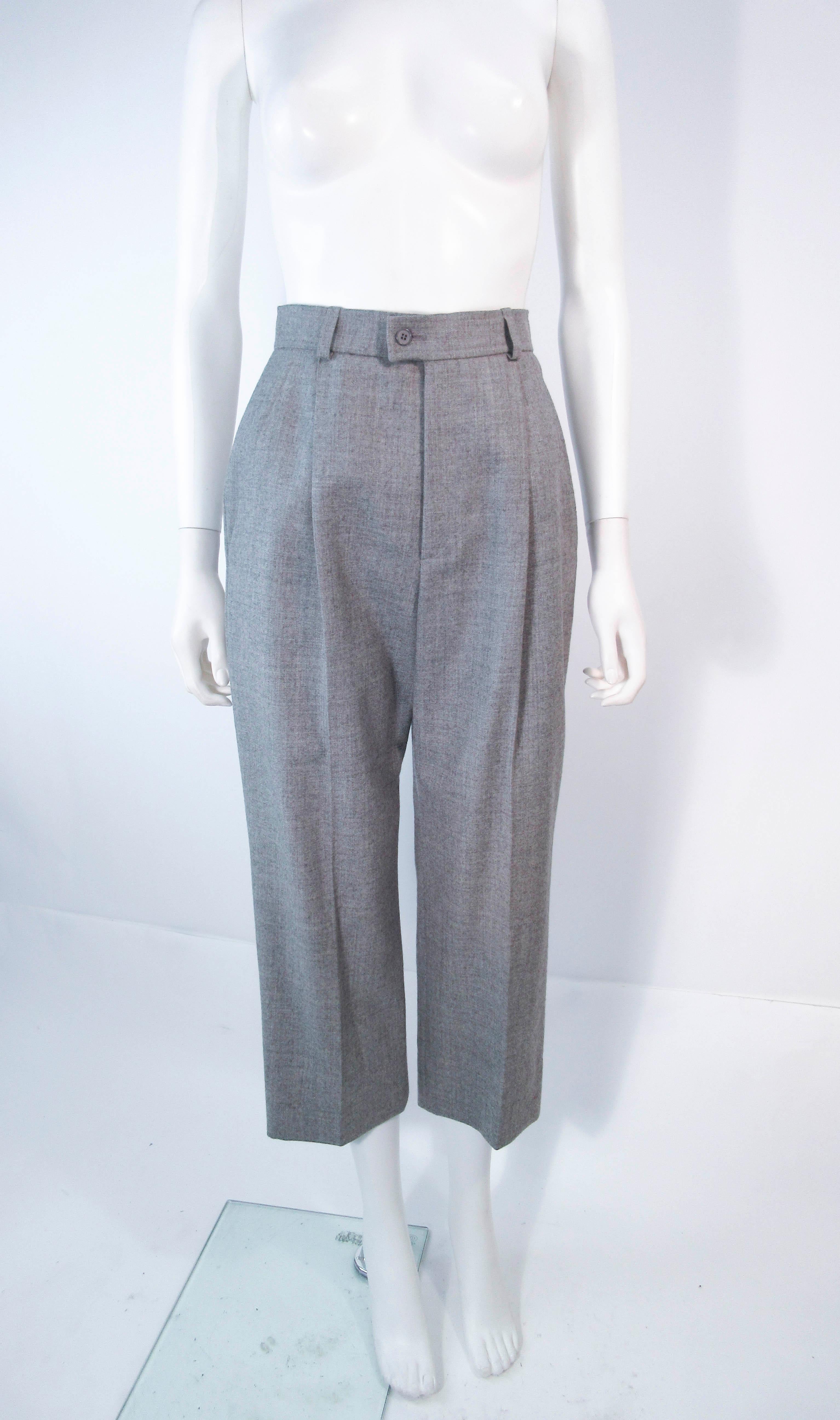 YVES SAINT LAURENT - Ensemble pantalon court à rayures en laine grise, taille 40 en vente 13