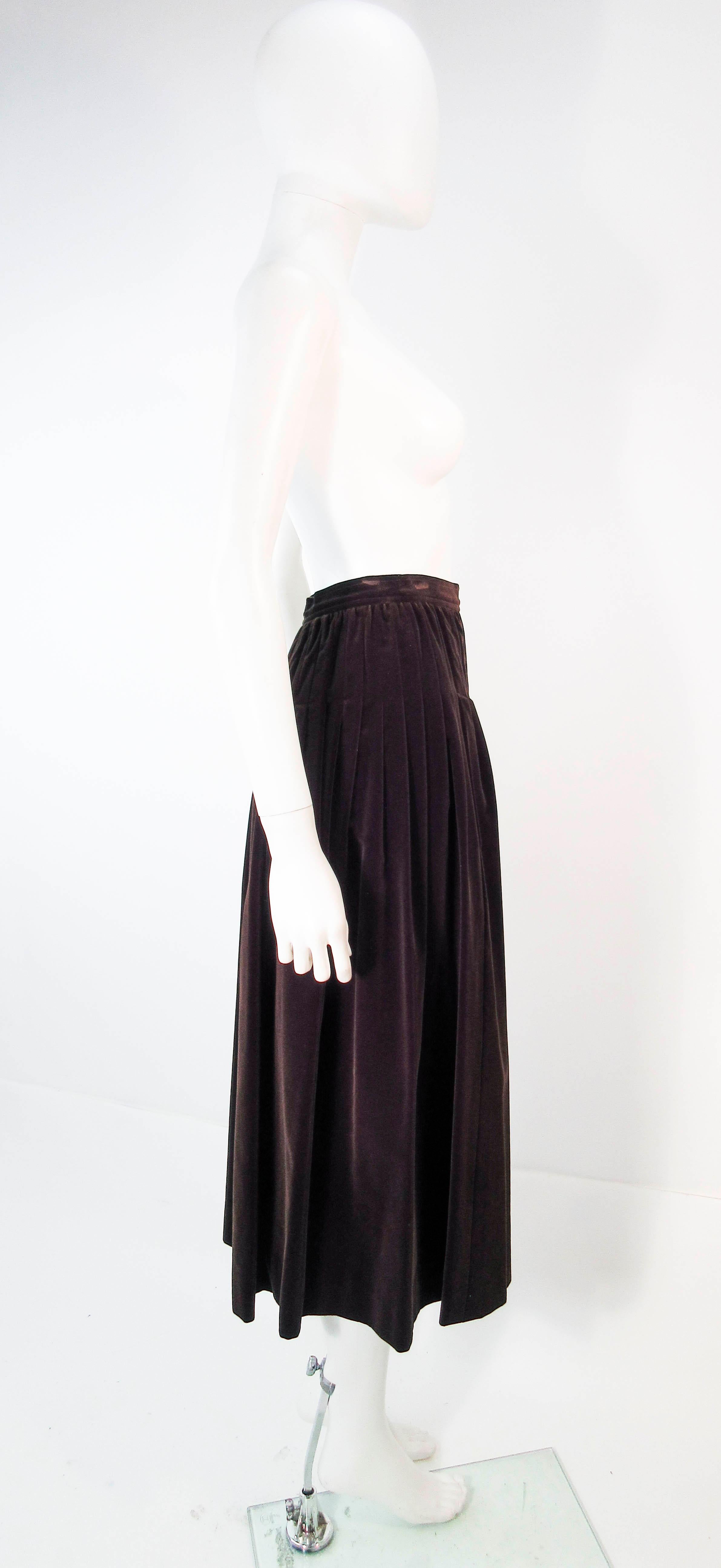 YVES SAINT LAURENT Brown Velvet Pleated Flare Skirt Size 36 In Good Condition For Sale In Los Angeles, CA