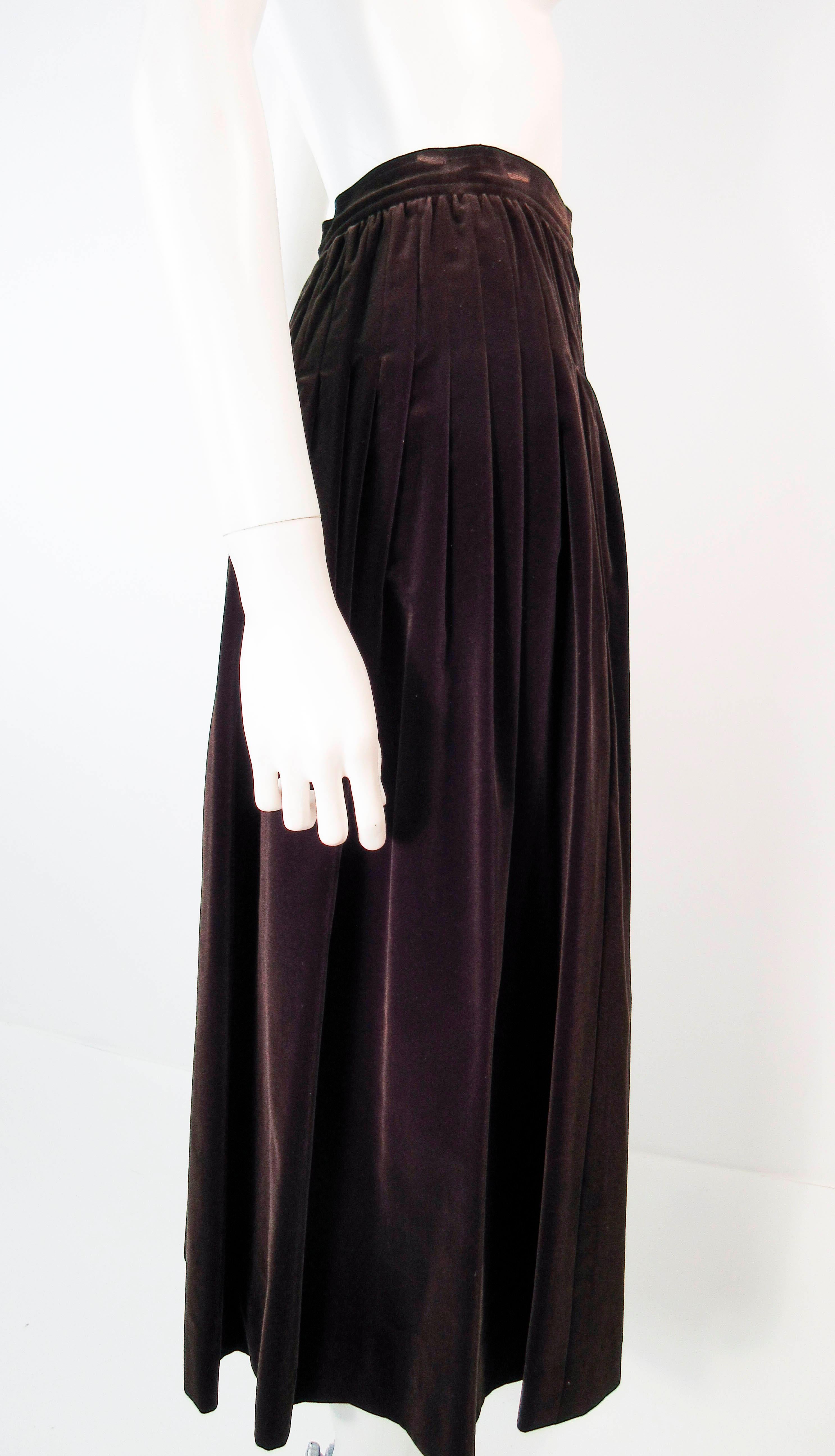 Women's YVES SAINT LAURENT Brown Velvet Pleated Flare Skirt Size 36 For Sale