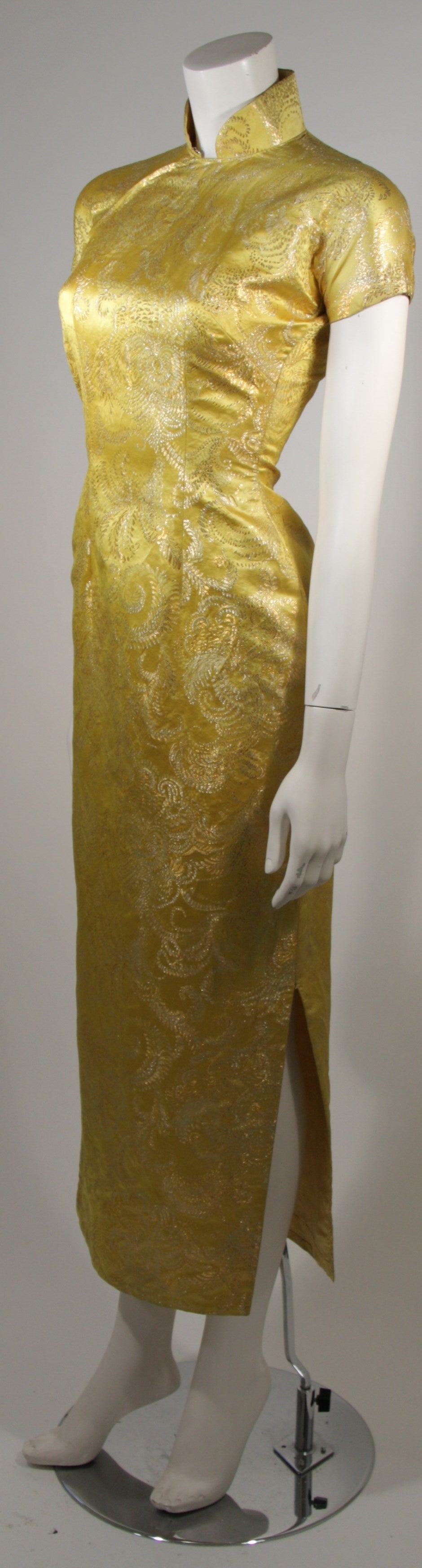 1950's Ornate Silk Brocade Golden Yellow Cheongsam Cocktail Gown  Size XS In Excellent Condition In Los Angeles, CA