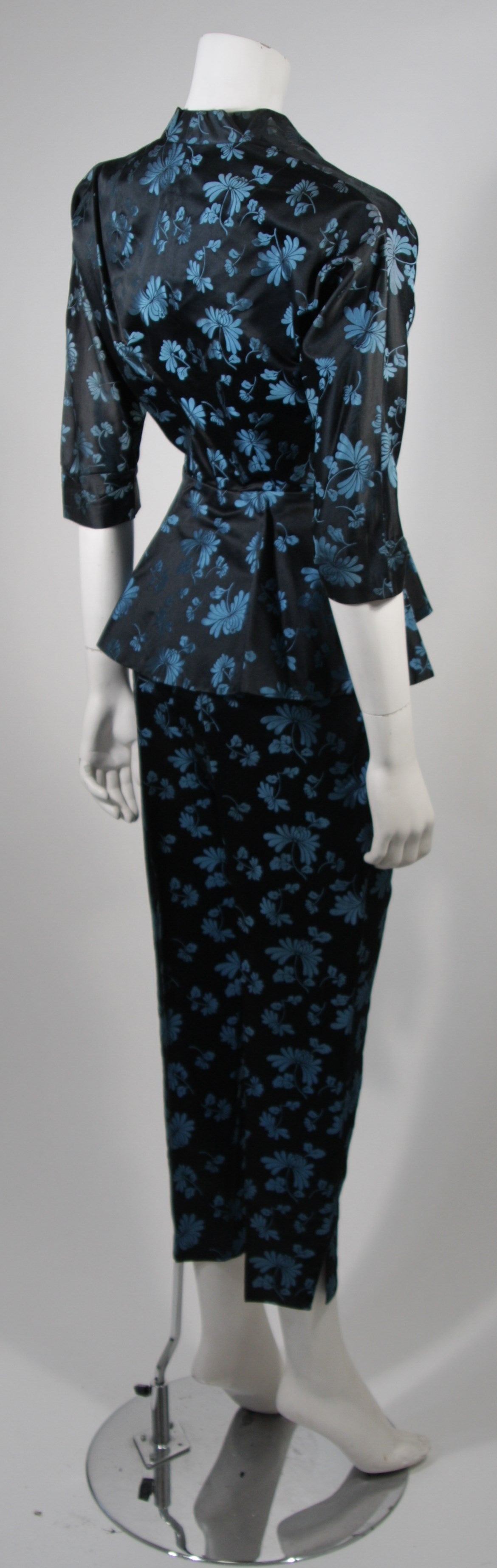 Atomic Era Dynasty Asian Inspired Black and Blue Floral Pant Suit Sz 0-2 In Excellent Condition In Los Angeles, CA