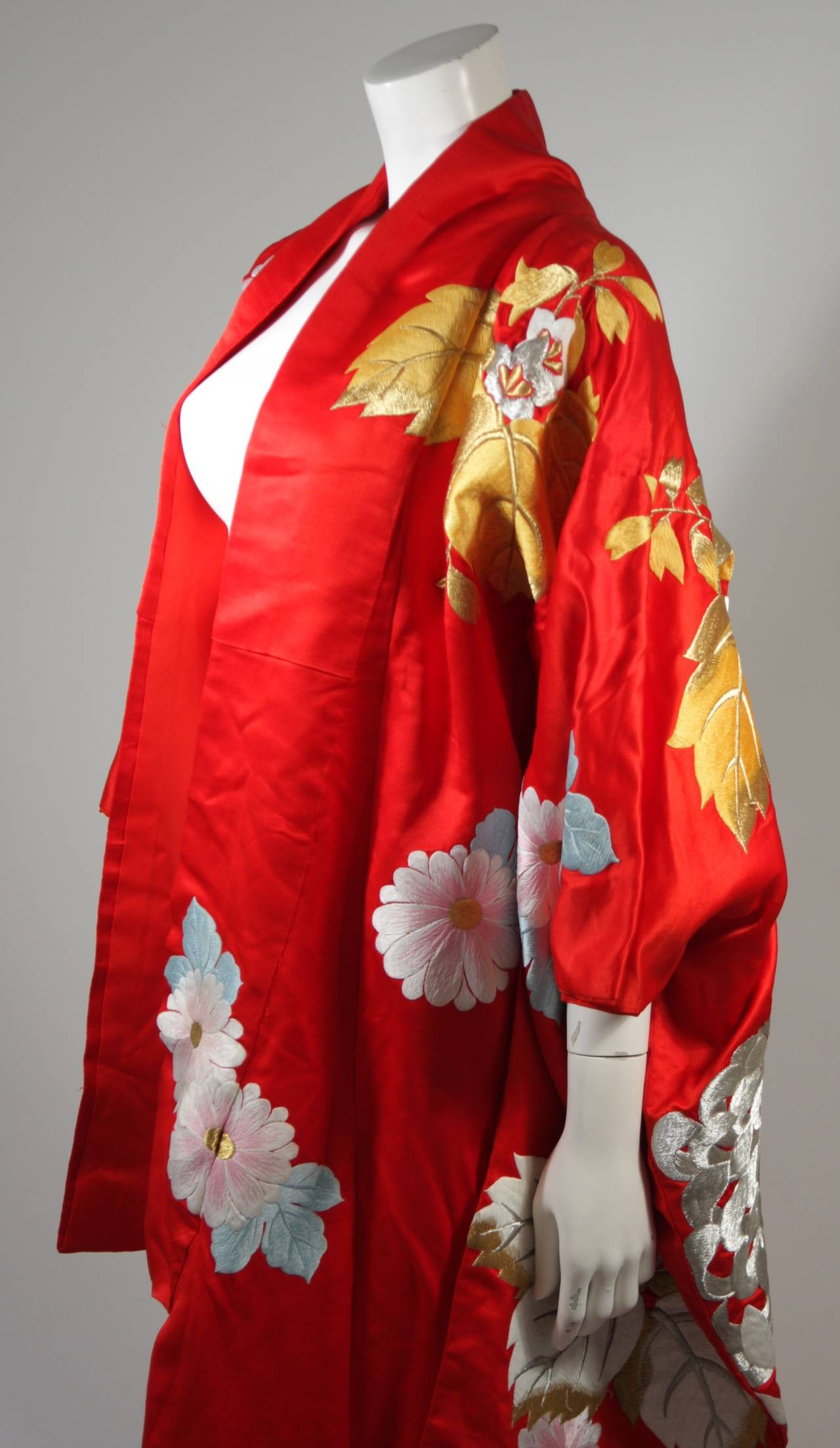 kimono red and gold