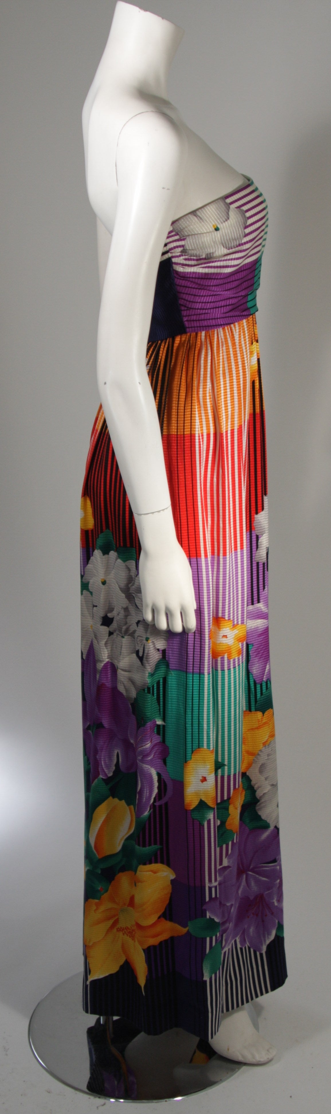 Helga Asian Inspired Vibrant Silk Multi-Color Gown with Large Shawl Size Medium In Excellent Condition In Los Angeles, CA