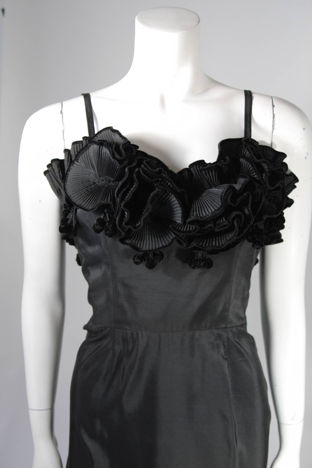 Women's THERESE French Shop 1950s Three Dimensional Floral Bodice Black Silk Gown For Sale