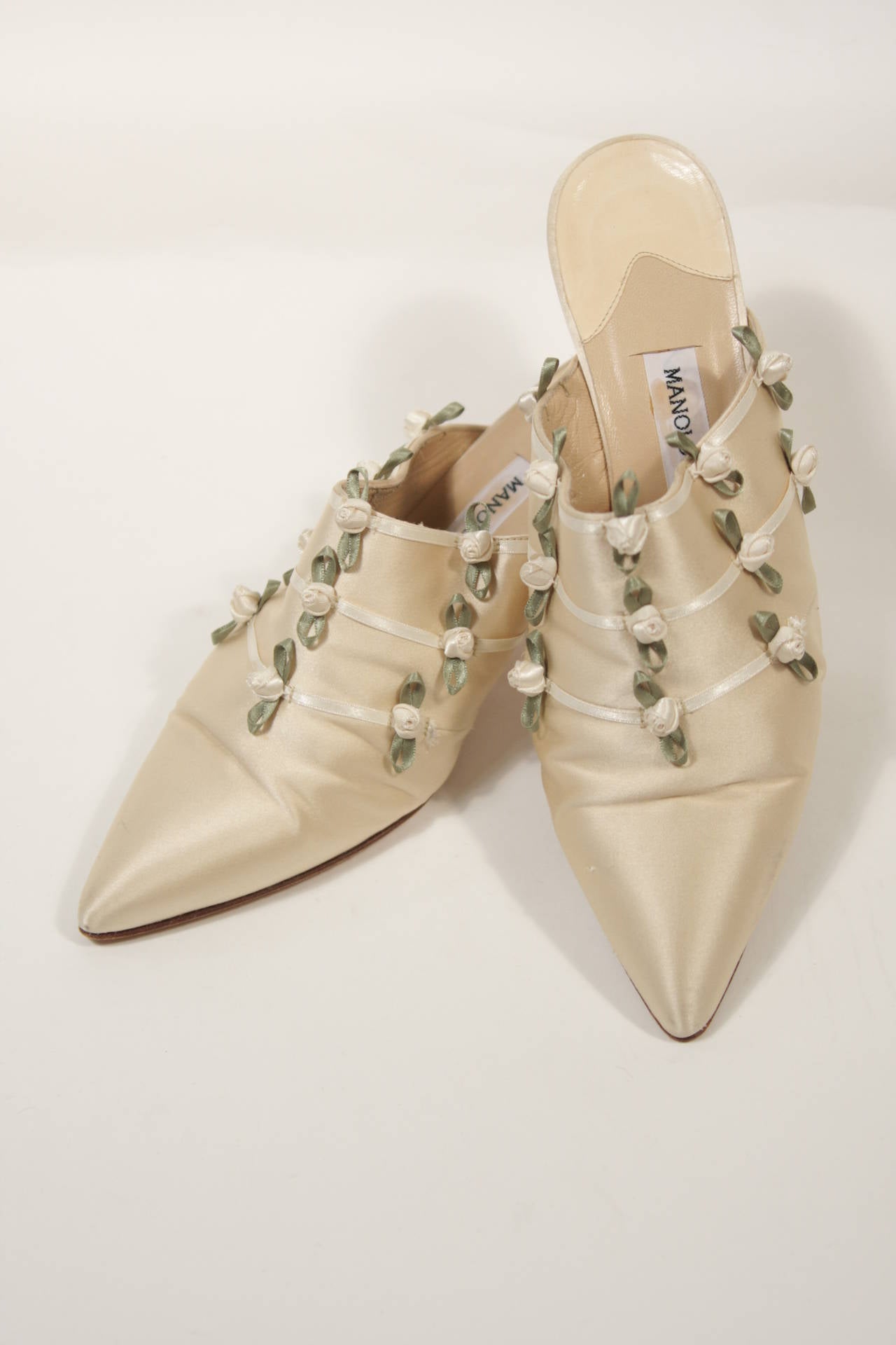 Beige Manolo Blahnik Ivory Silk Bridal Shoe with Floral Accents Size 7