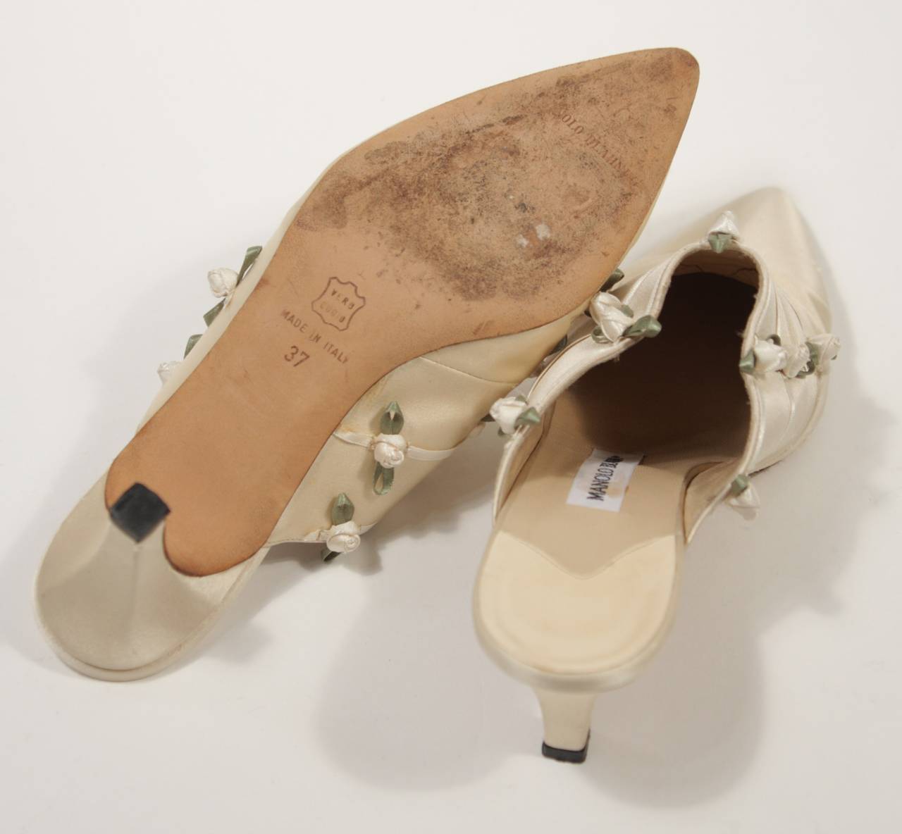 Manolo Blahnik Ivory Silk Bridal Shoe with Floral Accents Size 7 1