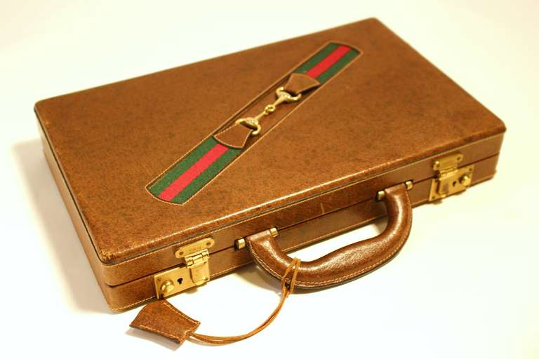 This is a rare vintage Gucci Leather Backgammon Case. It features a nice brown toned leather and classic finishing and hardware. 

Dimensions:
14
