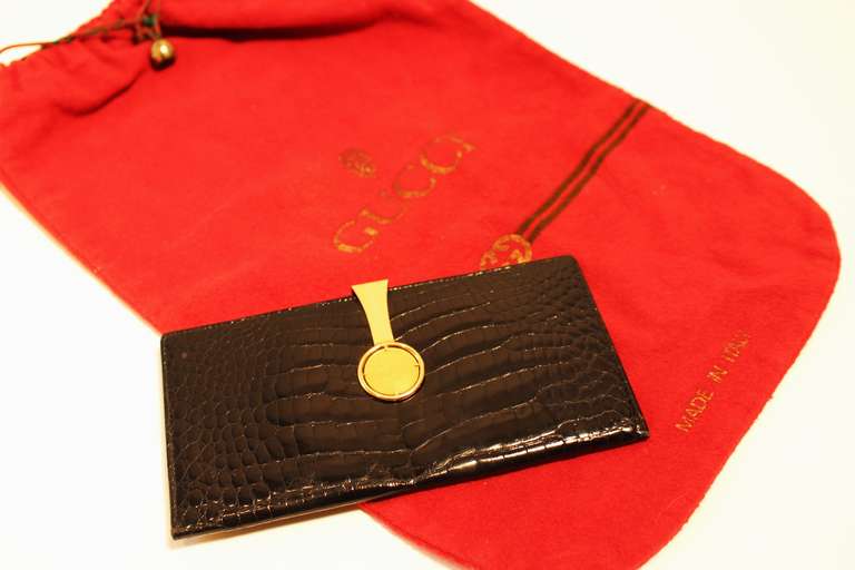 1970s Vintage Gucci 18K Gold Clasp Black Crocodile Wallet 2