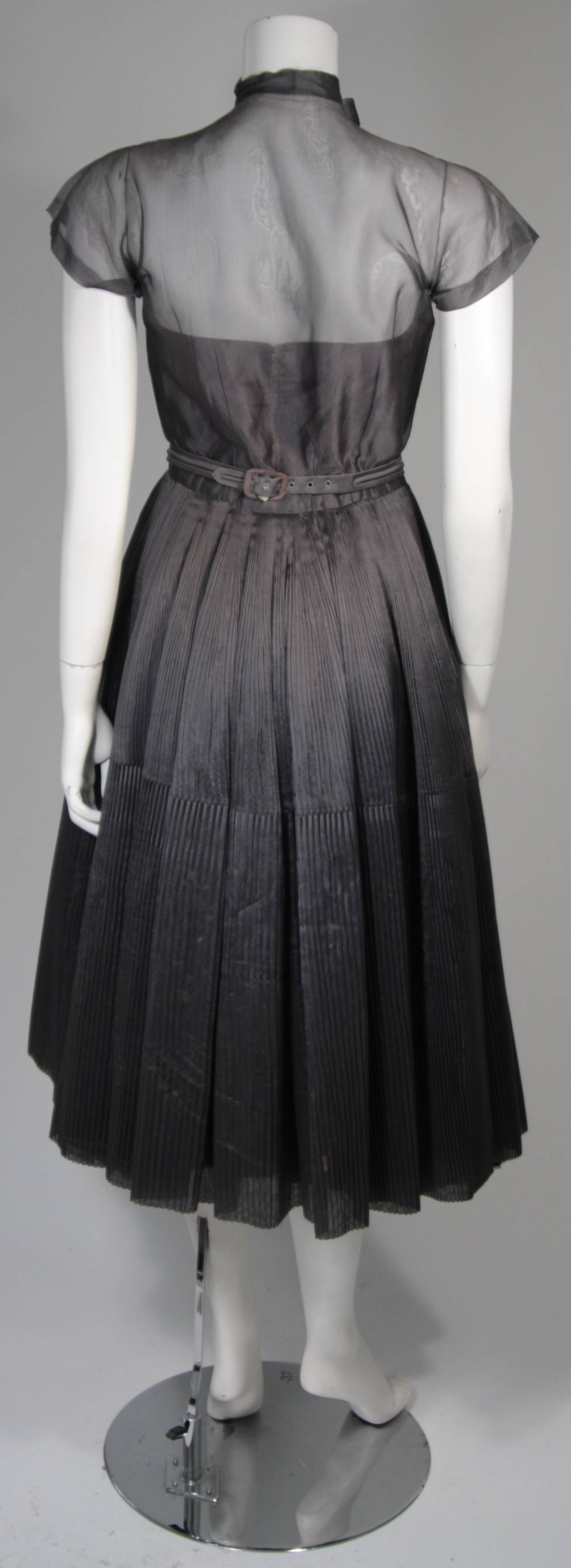 1950's Pedro Rodriguez of Madrid Grey Silk Organza Cocktail Dress Size Small In Good Condition For Sale In Los Angeles, CA