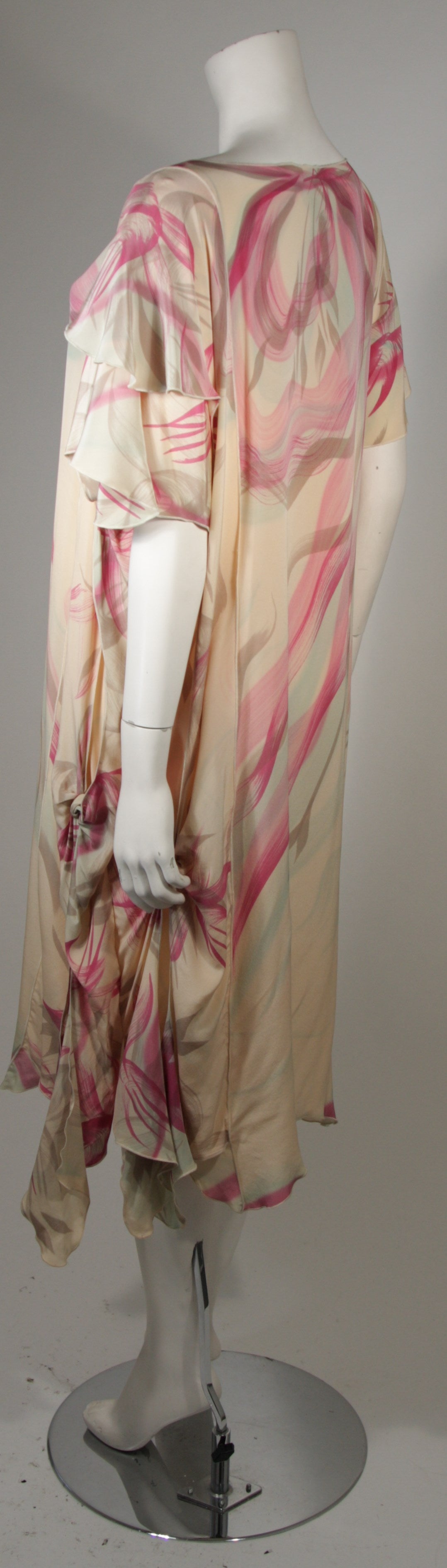 Robe droite en soie imprimée abstraite couleur pêche crème sur mesure Pour femmes en vente