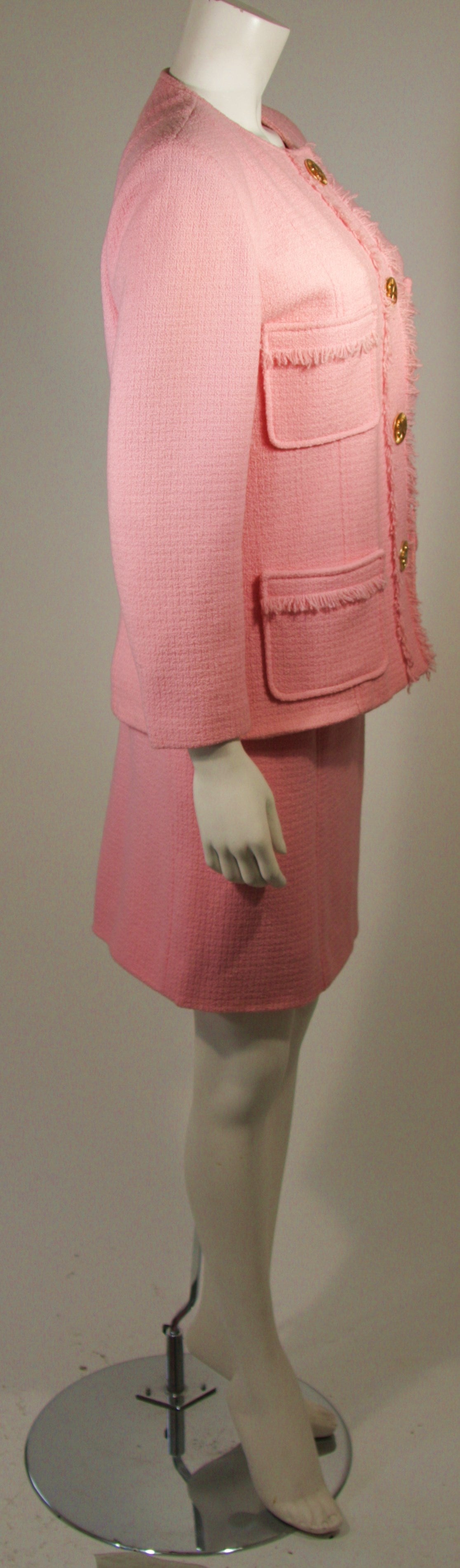 Chanel Pink Boucle Wool Suit with Four Leaf Clover Buttons Size 6 In Excellent Condition In Los Angeles, CA