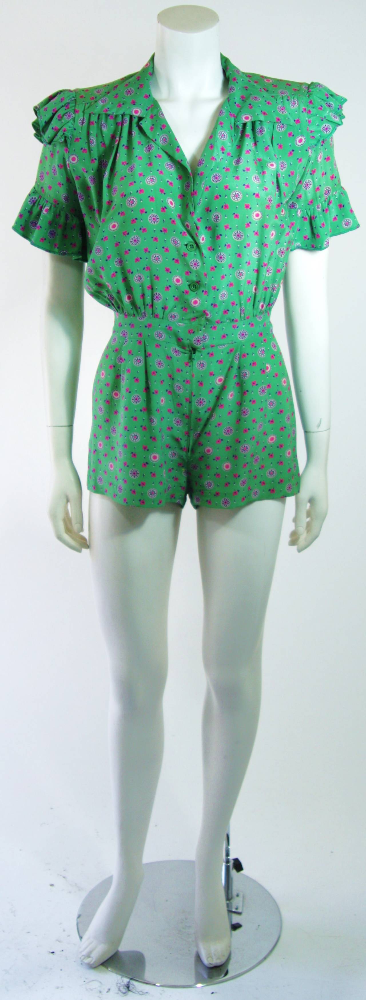 Nolan Miller Green Floral Silk Play Suit Ensemble with Skirt and Belt Size S In Excellent Condition In Los Angeles, CA
