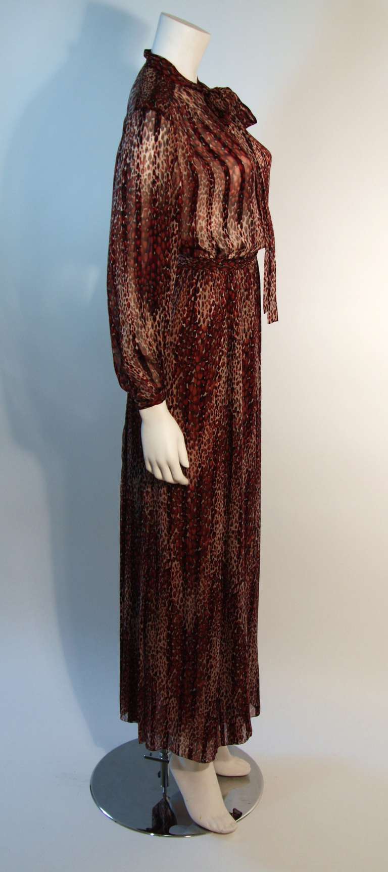 Christian Dior COUTURE Automme-Hiver 1976 (#07847) Silk Chiffon Ensemble In Excellent Condition In Los Angeles, CA