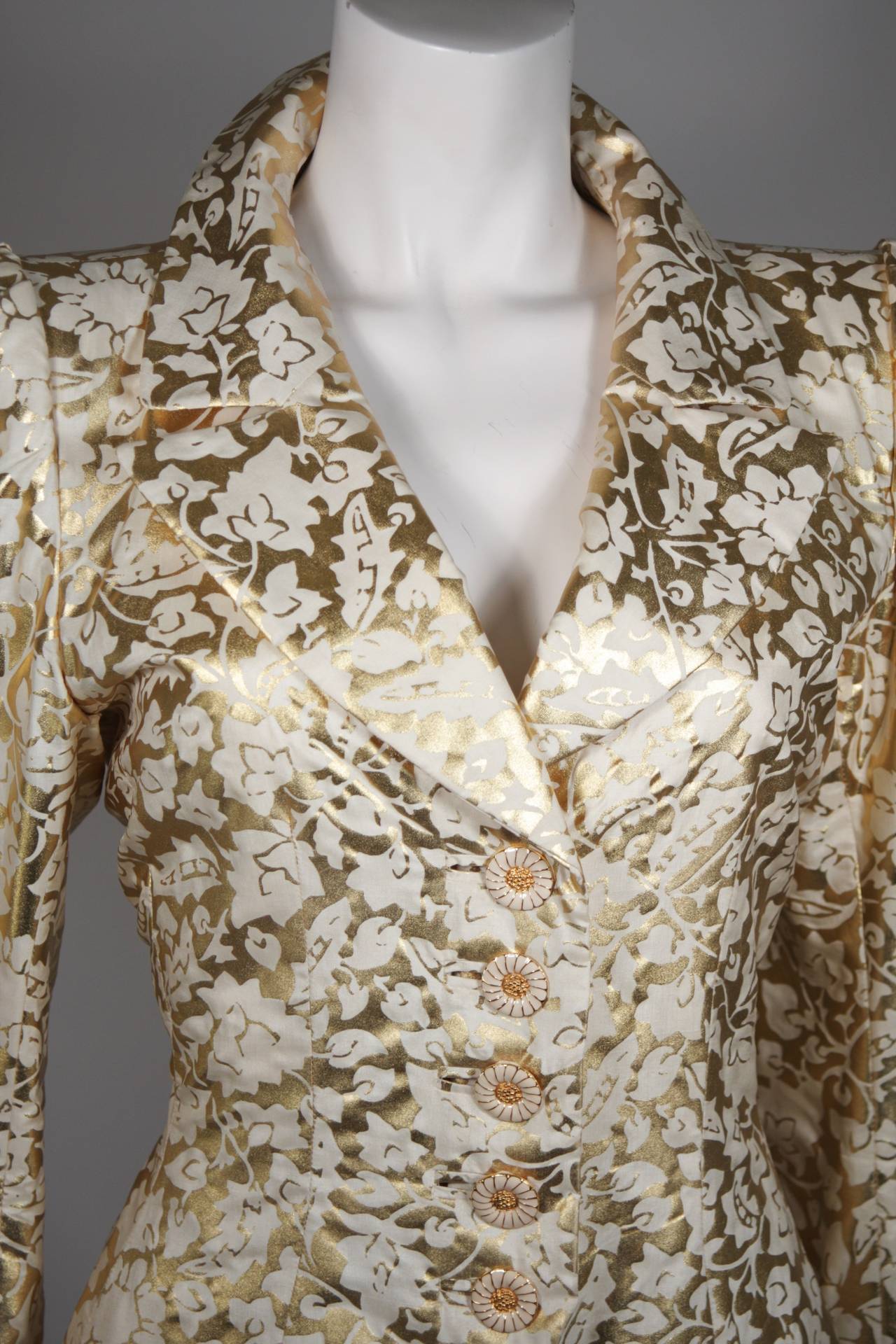 Yves Saint Laurent Gold Foil Jacke mit Emaille Gänseblümchenknöpfen Größe 40 im Zustand „Hervorragend“ im Angebot in Los Angeles, CA