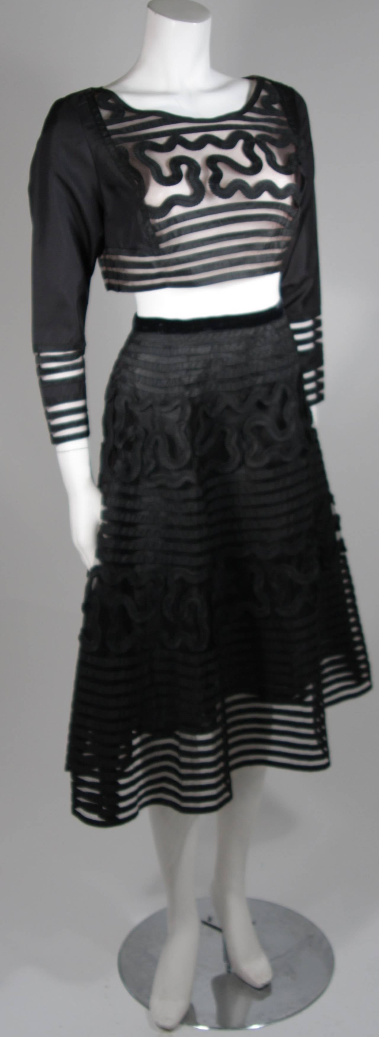 LEON PAULE NOLAN MILLER Ensemble avec jupe évasée et haut court à appliques noires Taille Medium Excellent état - En vente à Los Angeles, CA