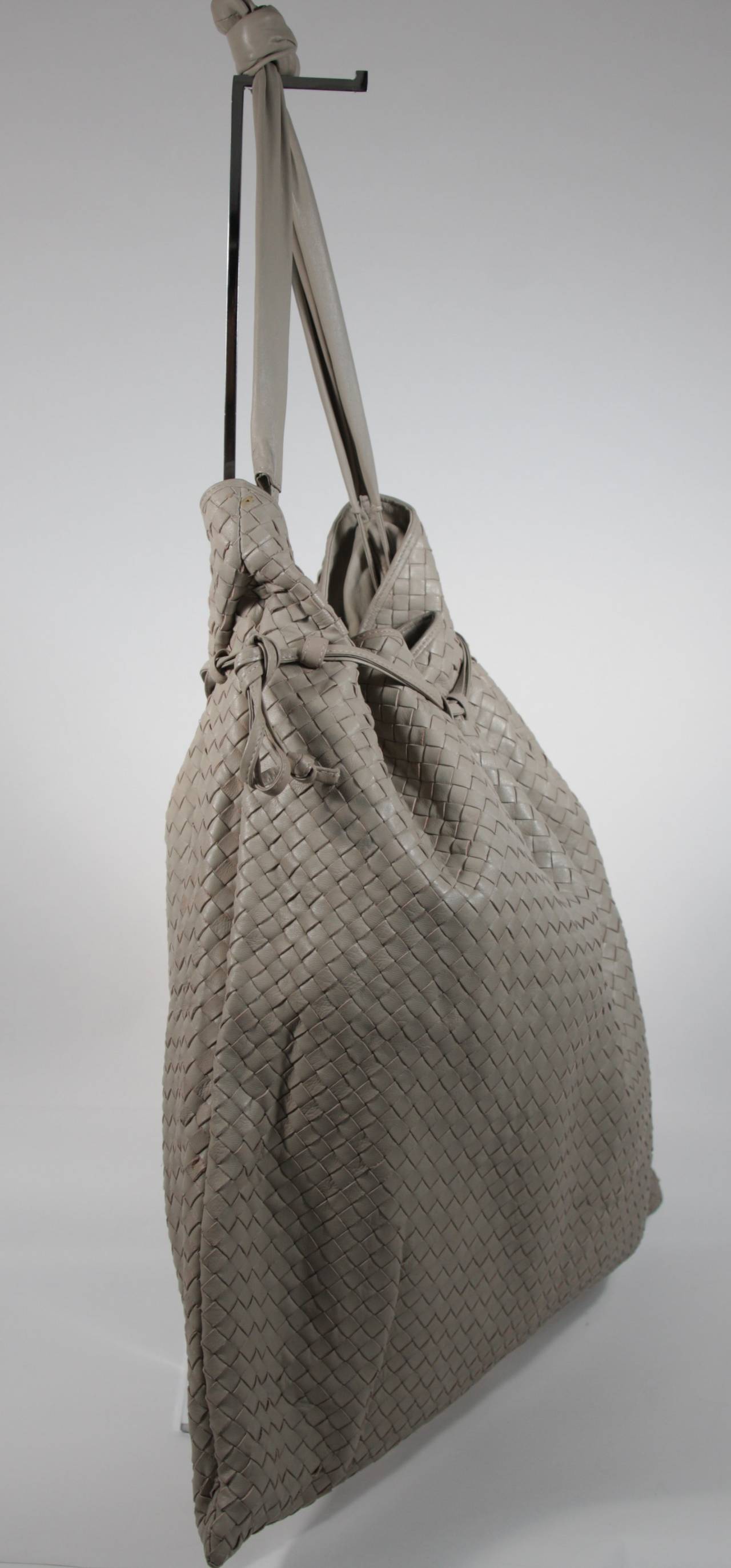 Bottega Veneta Extra Large Vintage Leather Drawstring Handbag In Taupe 1