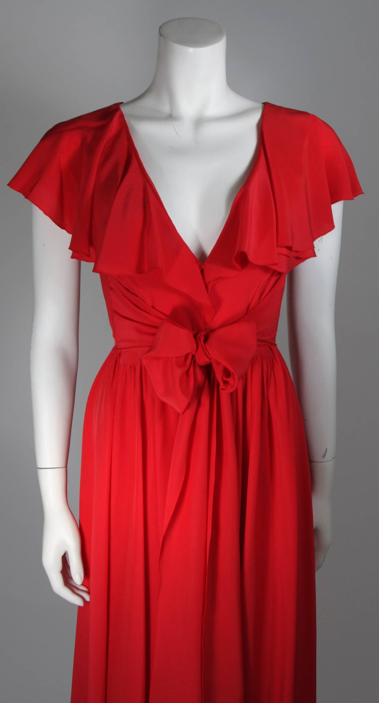 Oscar De La Renta Red Silk Flutter Neckline Wrap Waist & Ruffle Hem Dress Size 6 In Excellent Condition In Los Angeles, CA