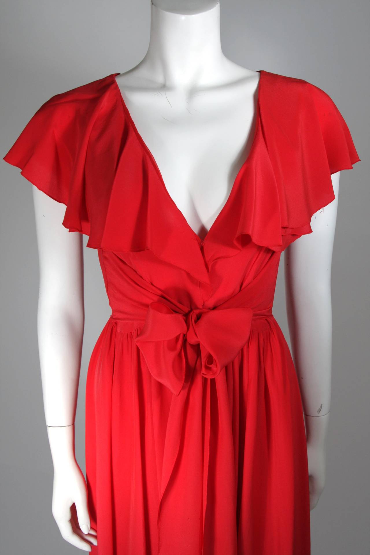 Women's Oscar De La Renta Red Silk Flutter Neckline Wrap Waist & Ruffle Hem Dress Size 6