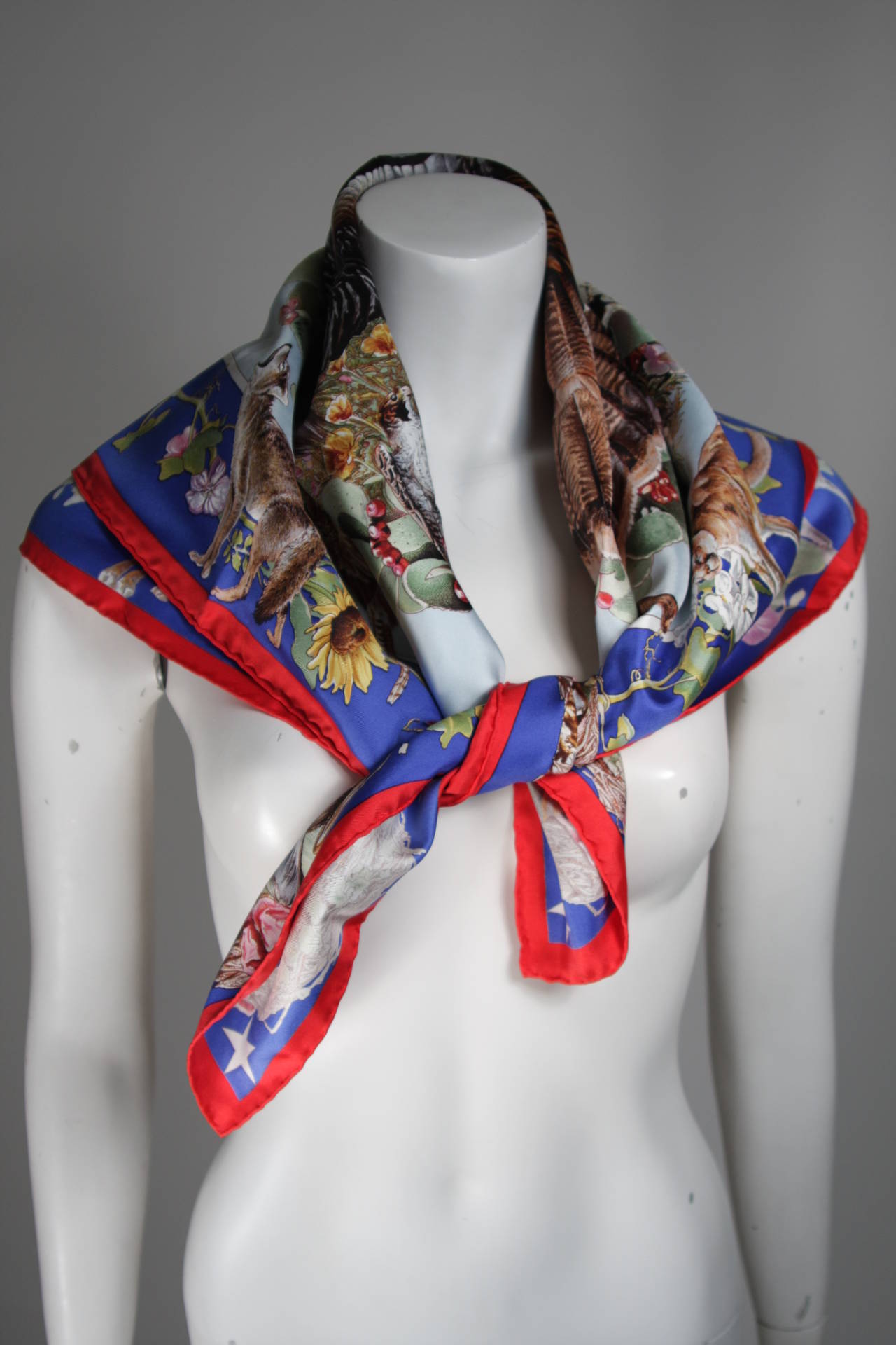 1986 Oliver Hermes Faune Et Flore Du Texas Silk Red White & Blue Wildlife Scarf In Excellent Condition In Los Angeles, CA
