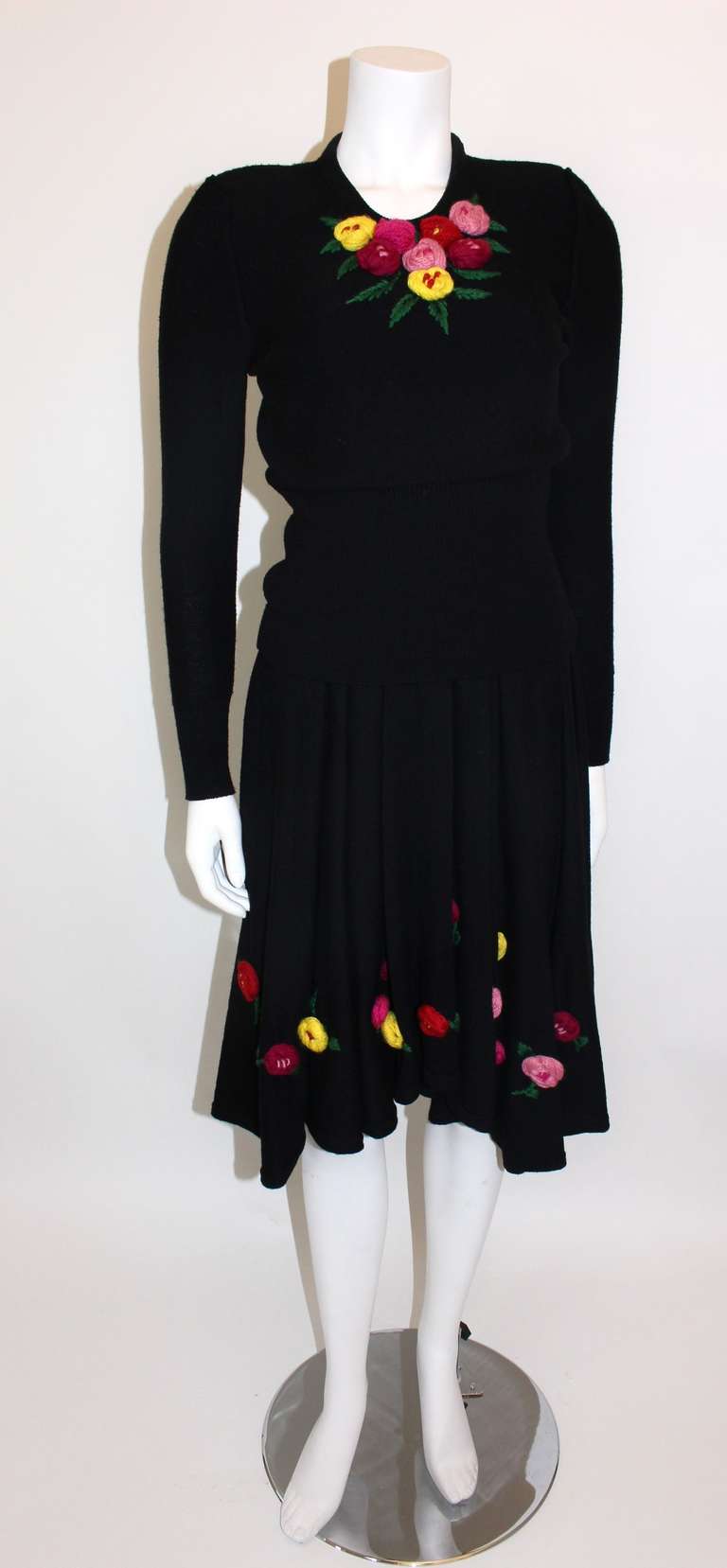 1980s Sonia Rykiel Sweater Dress Set with Knit Flower Details Size S In Excellent Condition In Los Angeles, CA